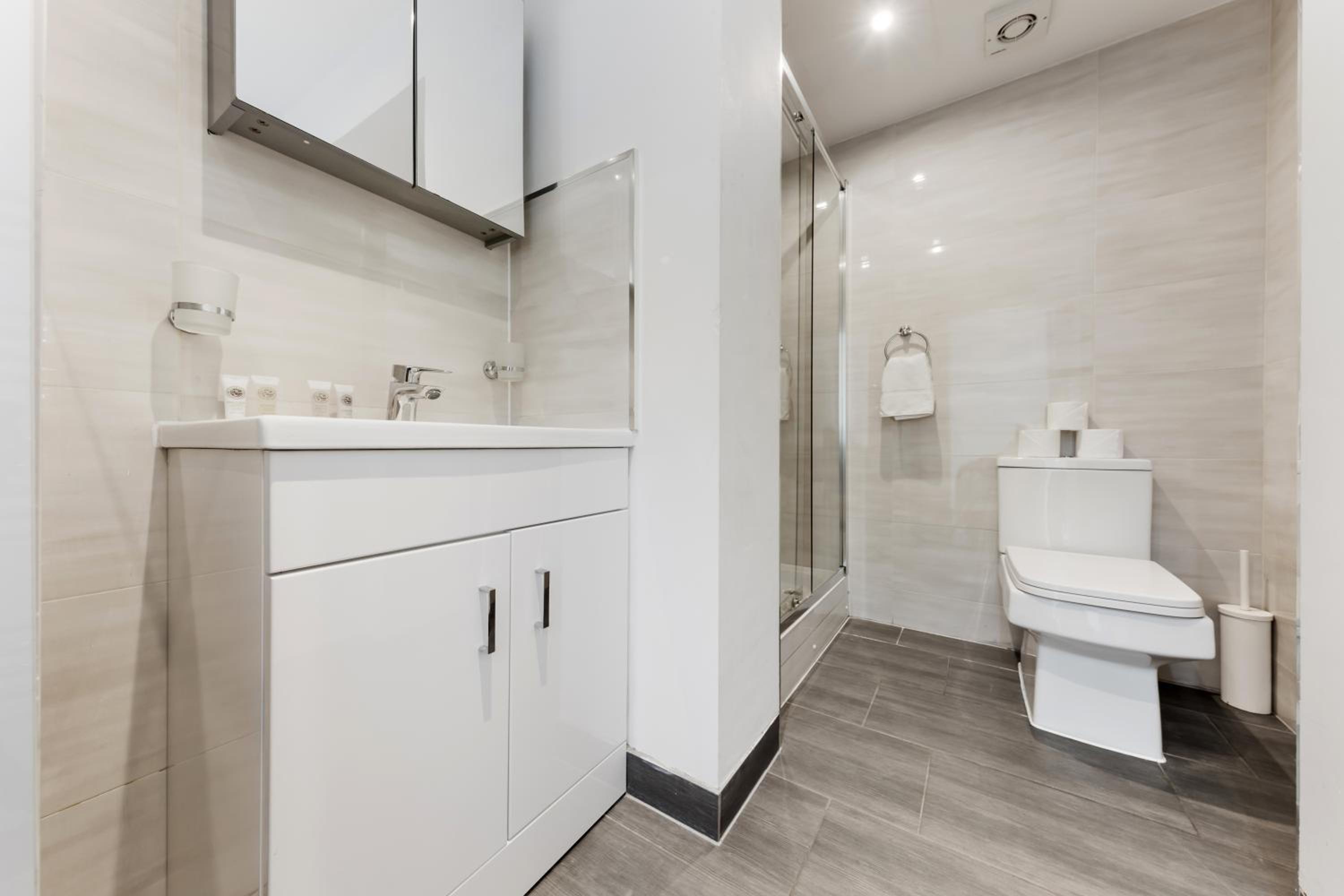 The Battersea Park Residences Private Rooftop - 10min SOHO & Oxford Street