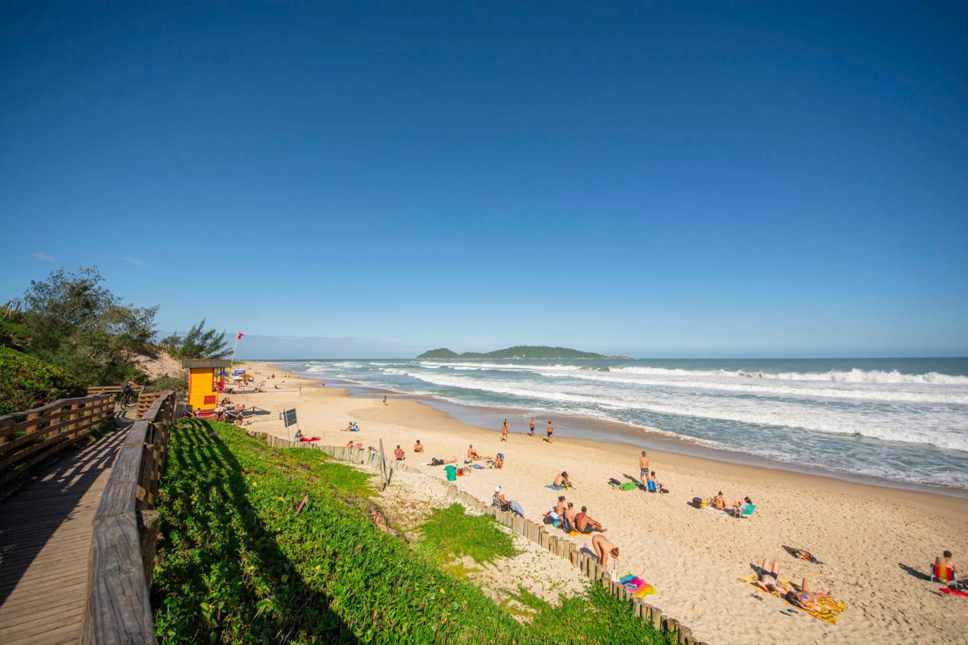 Apto Confortável Próx. a Praia do Campeche UR8917