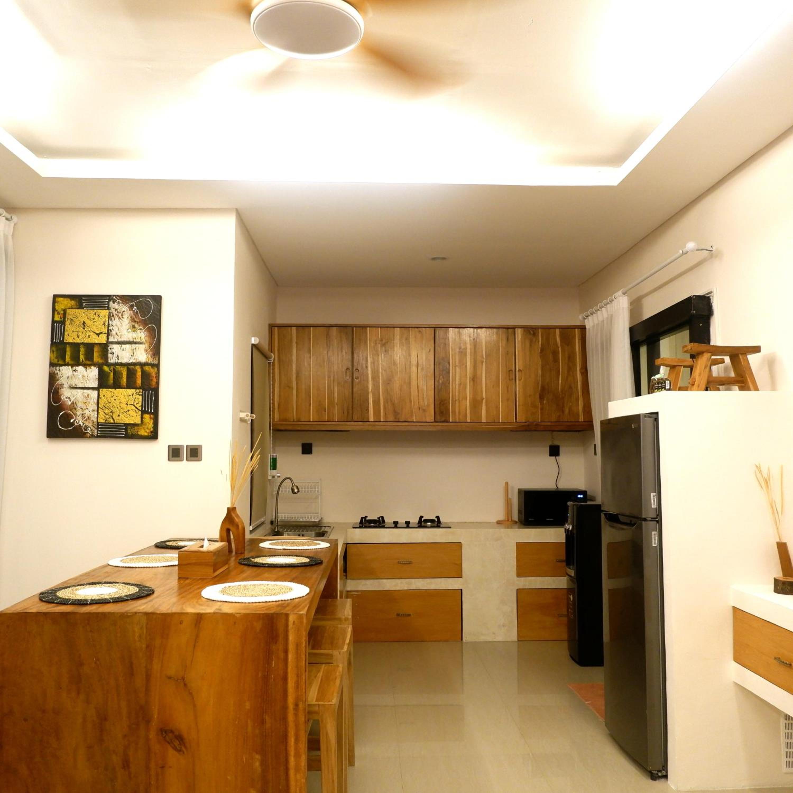 CASA DEMARA - Walking Distance to Top Dining & Nearby Beach Access