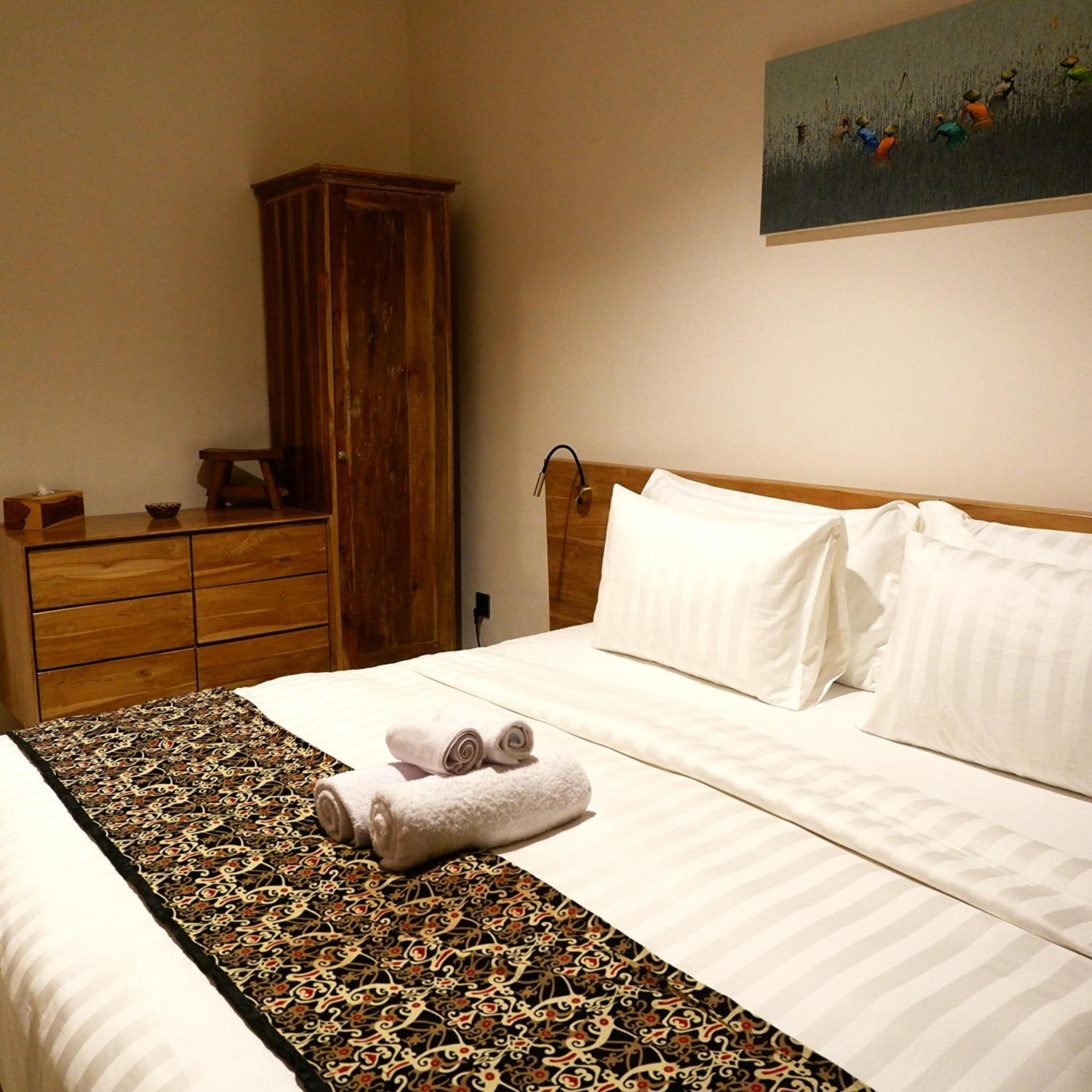 CASA DEMARA - Walking Distance to Top Dining & Nearby Beach Access