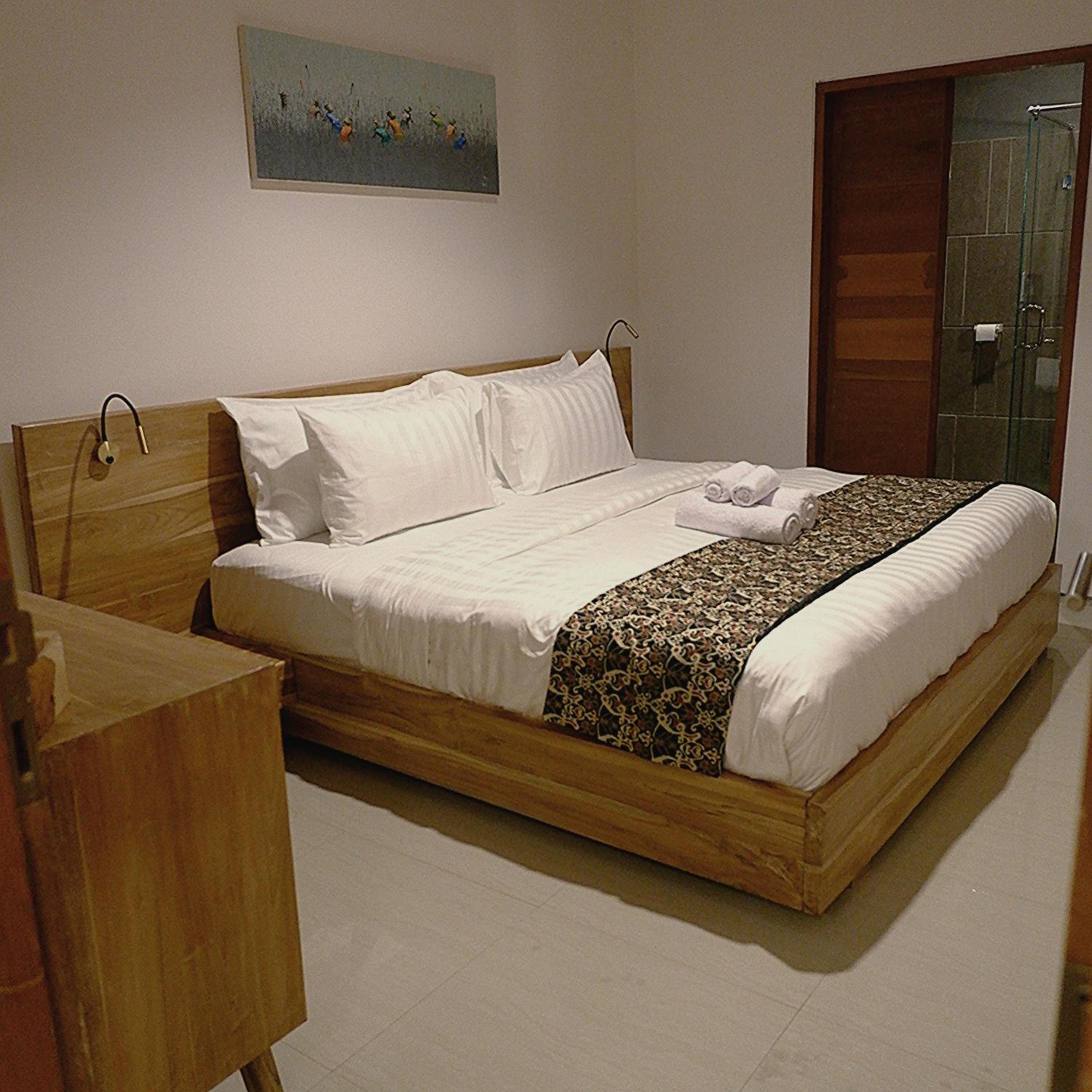 CASA DEMARA - Walking Distance to Top Dining & Nearby Beach Access