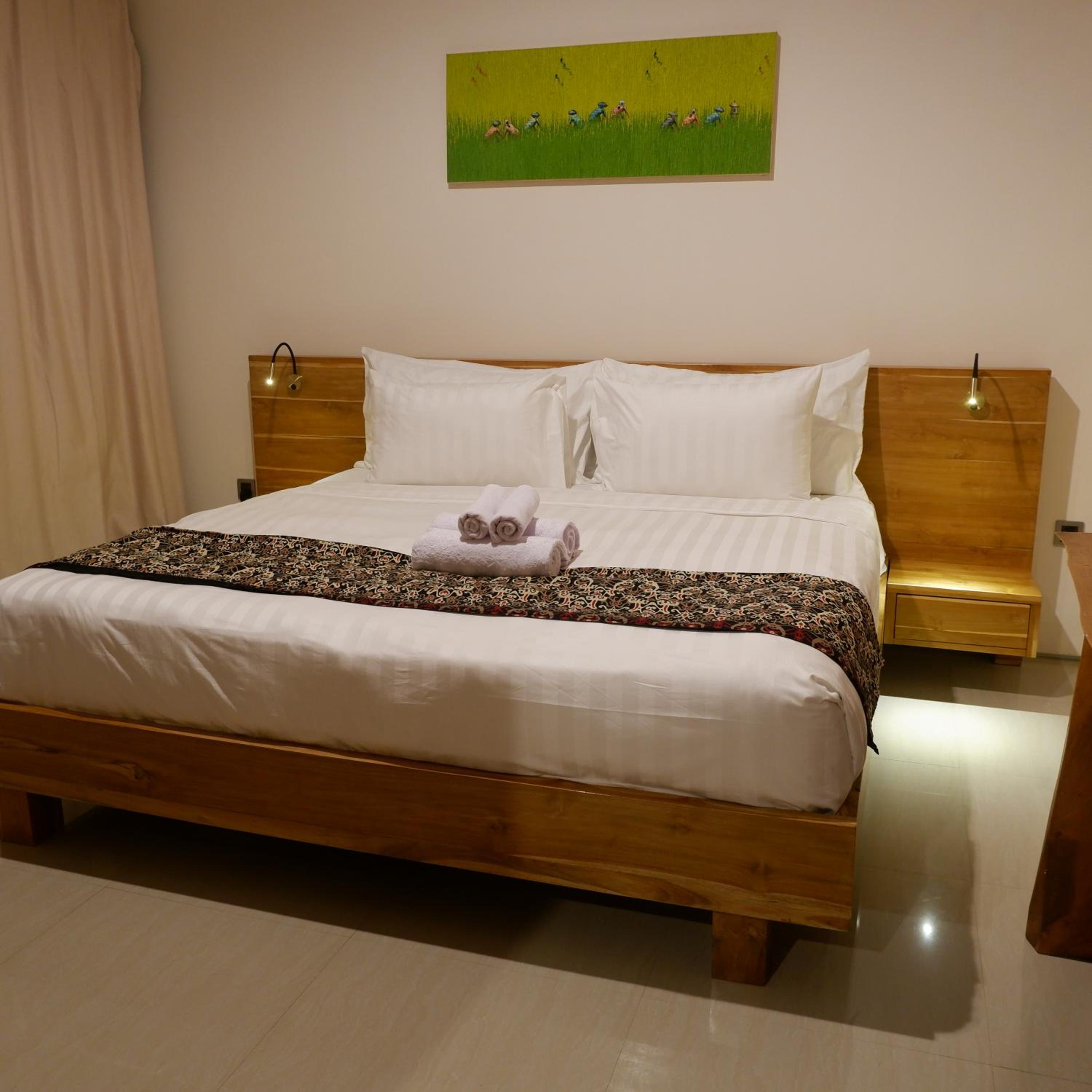 CASA DEMARA - Walking Distance to Top Dining & Nearby Beach Access