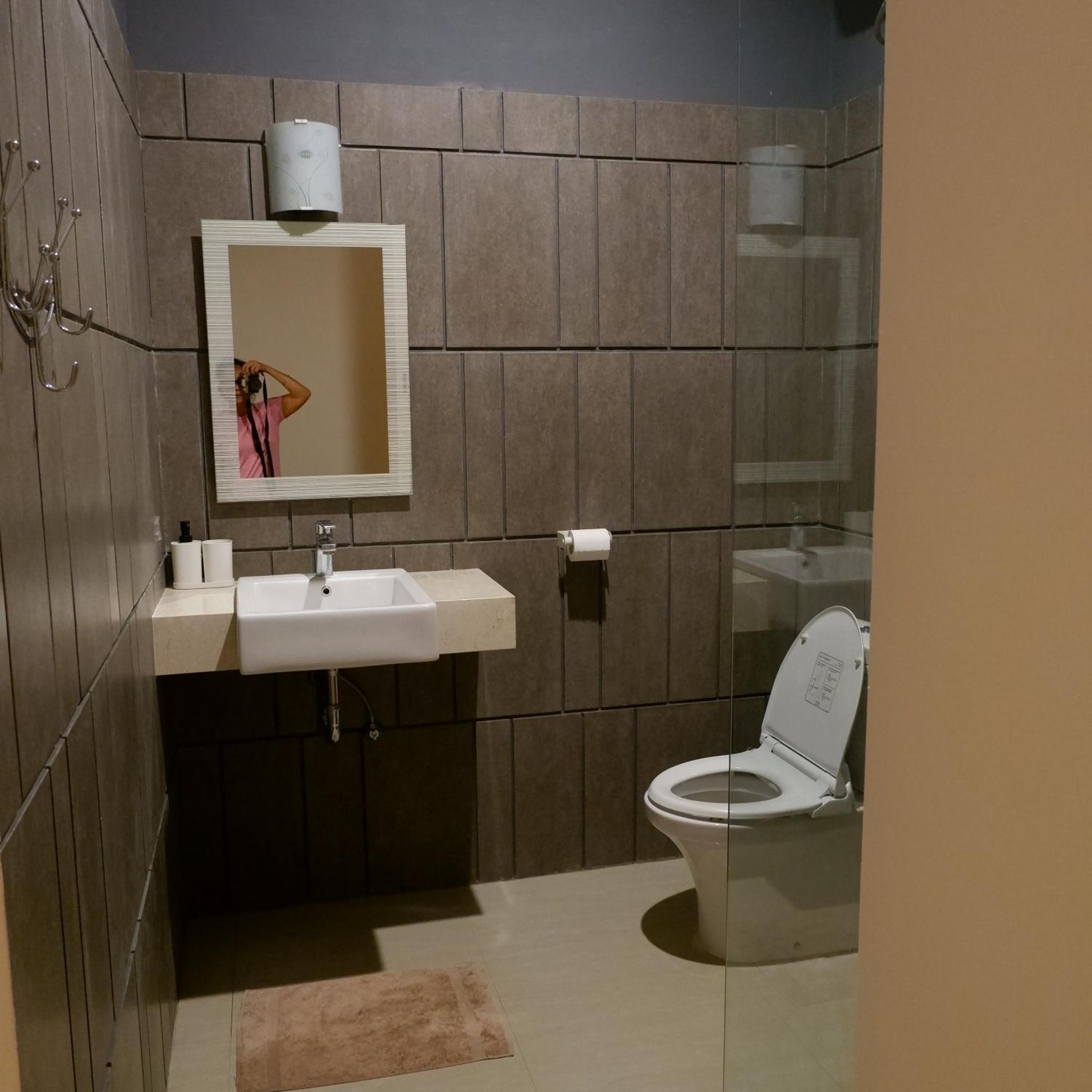CASA DEMARA - Walking Distance to Top Dining & Nearby Beach Access