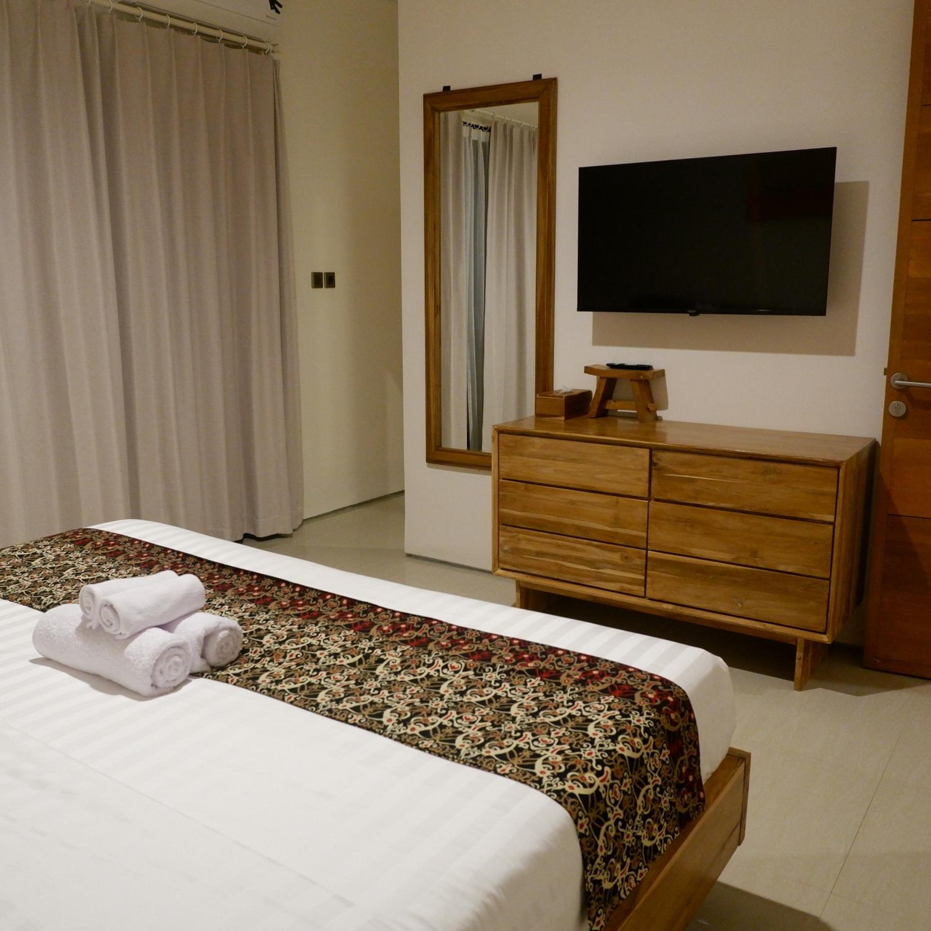 CASA DEMARA - Walking Distance to Top Dining & Nearby Beach Access