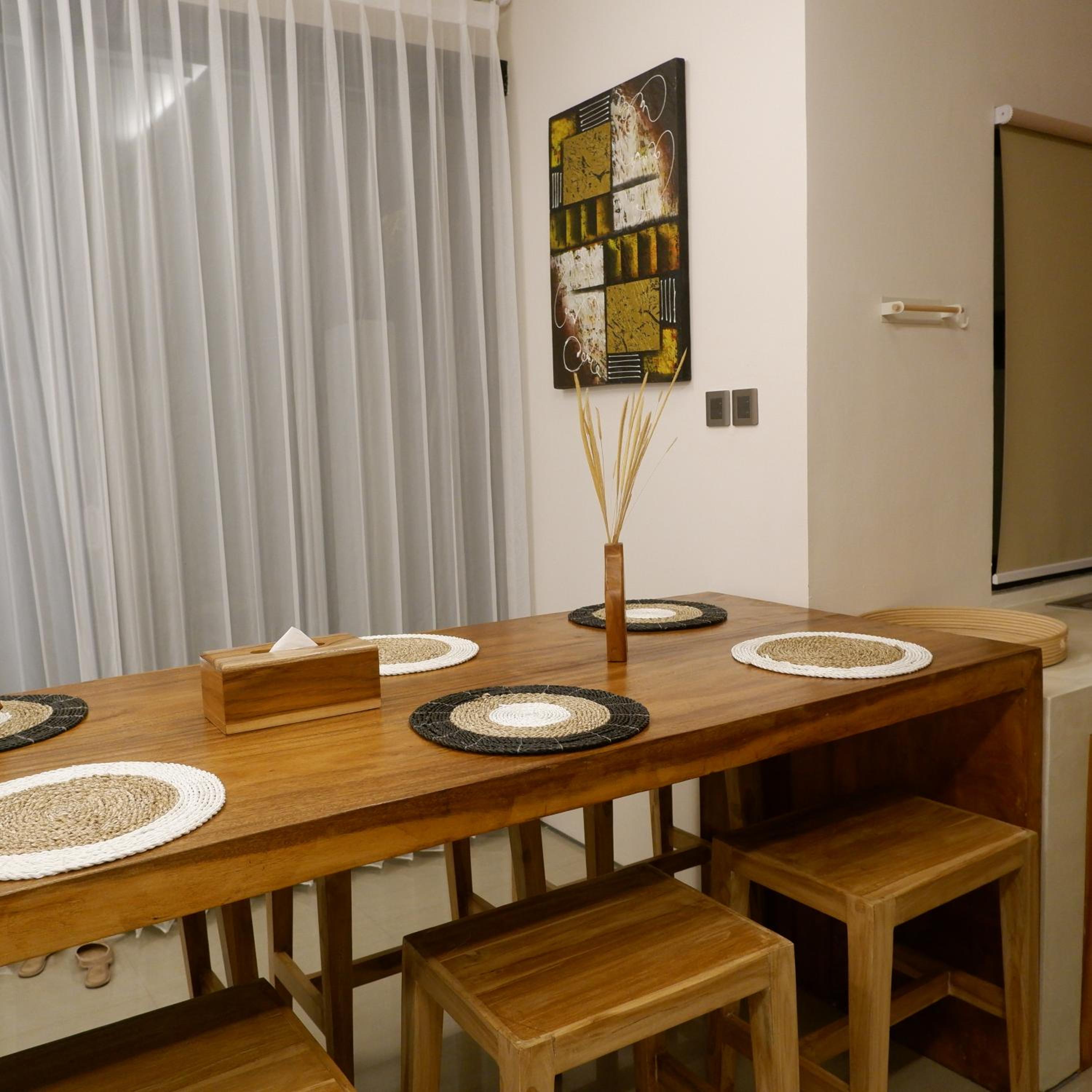 CASA DEMARA - Walking Distance to Top Dining & Nearby Beach Access