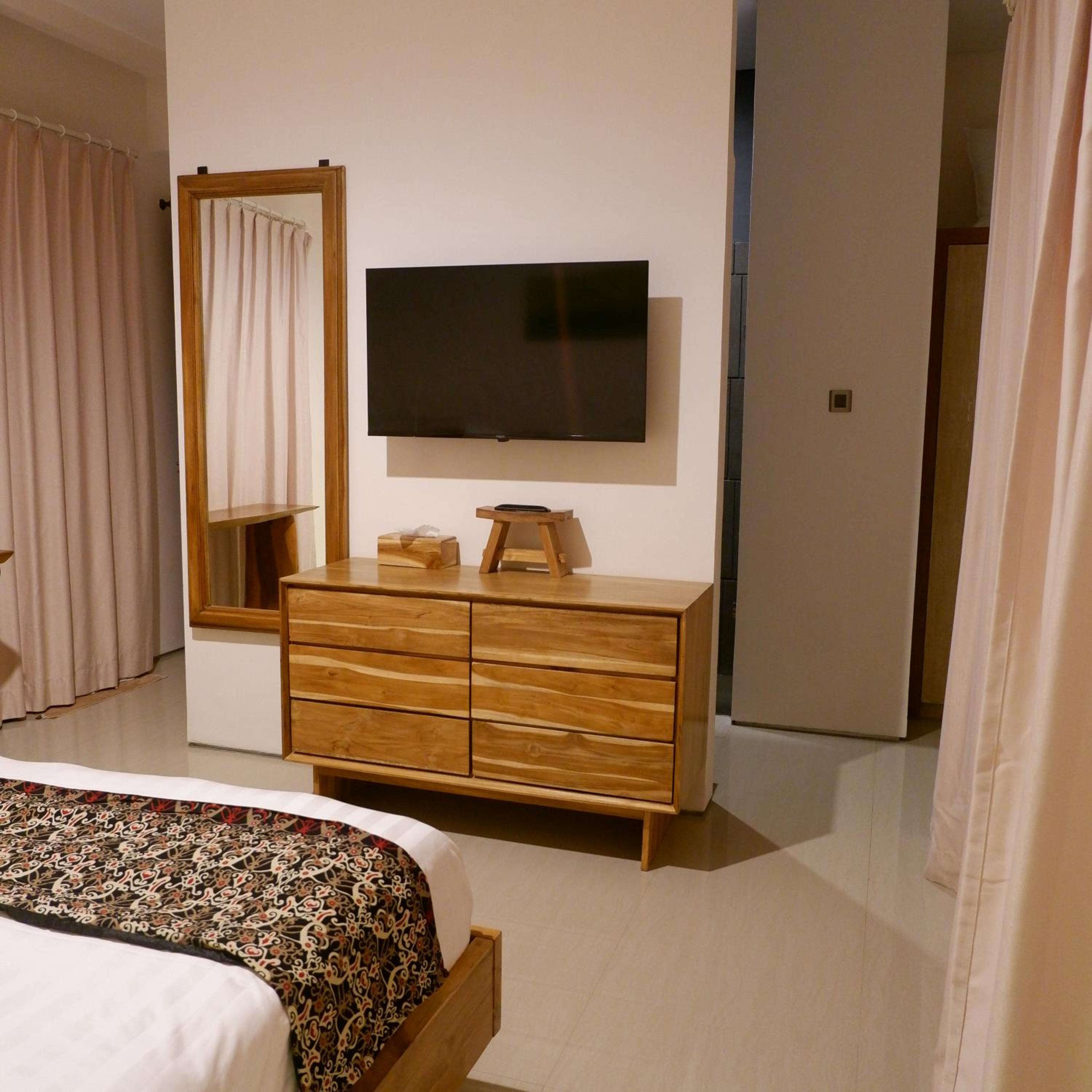 CASA DEMARA - Walking Distance to Top Dining & Nearby Beach Access