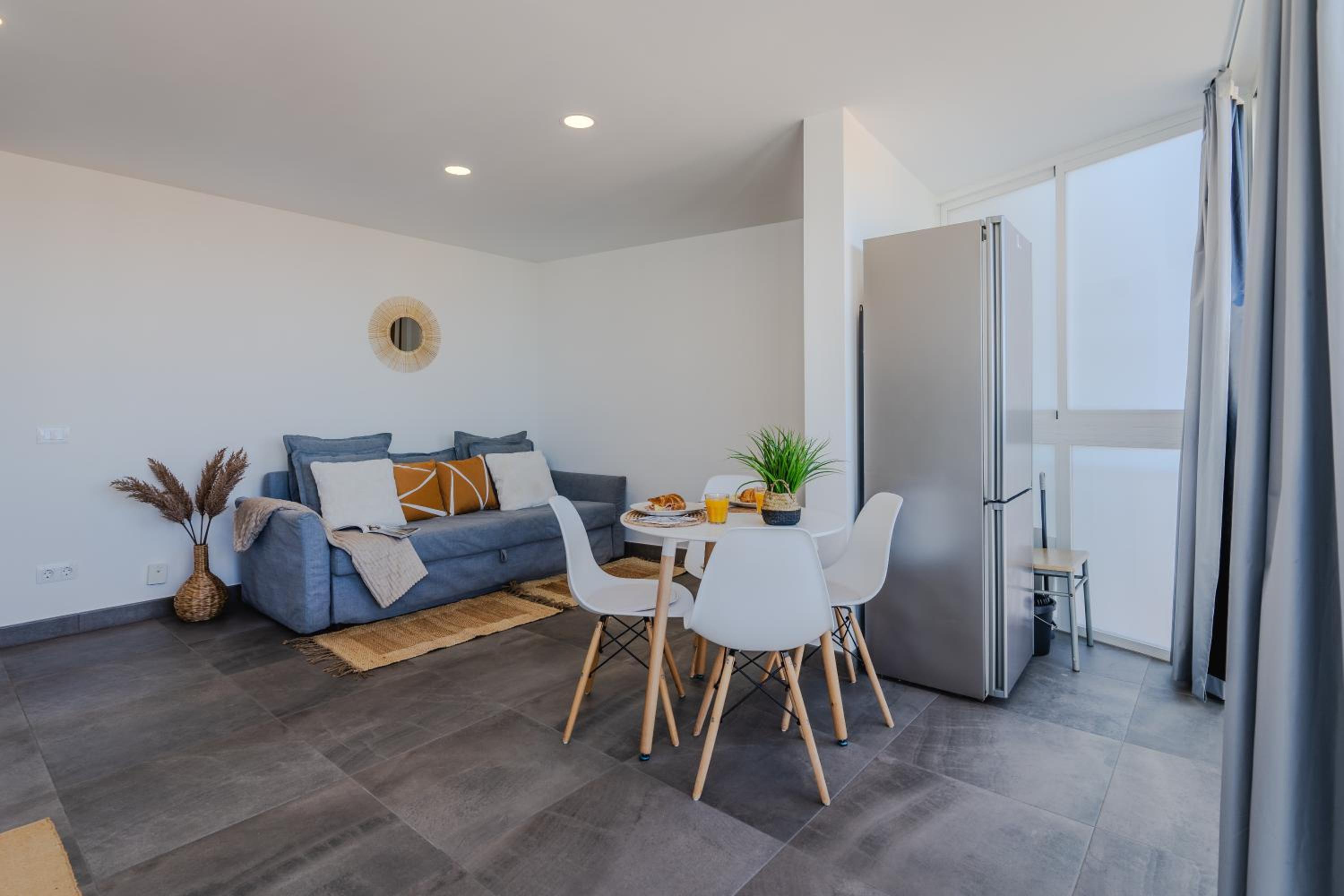 Central Las Americas apartment with ocean views