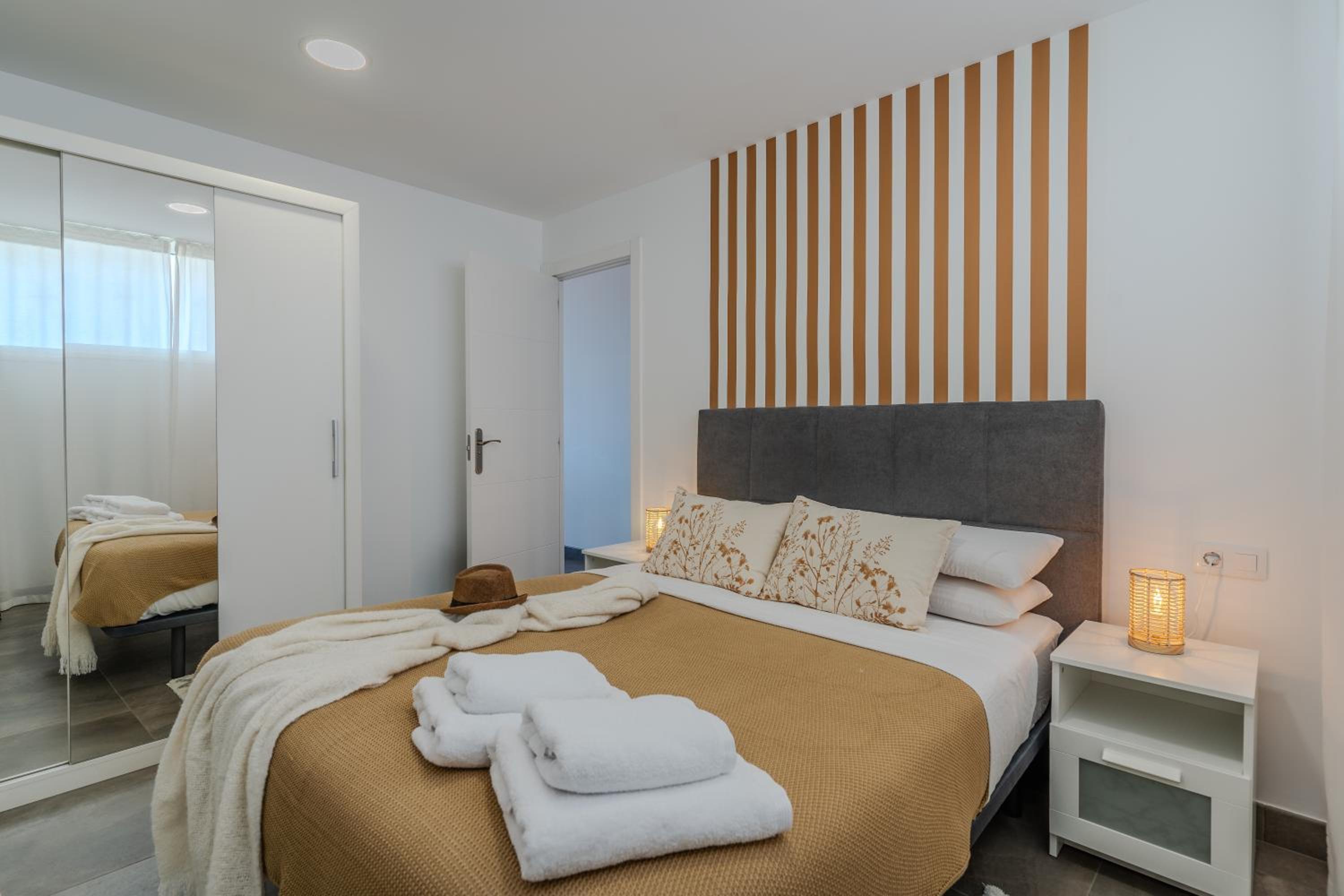 Central Las Americas apartment with ocean views
