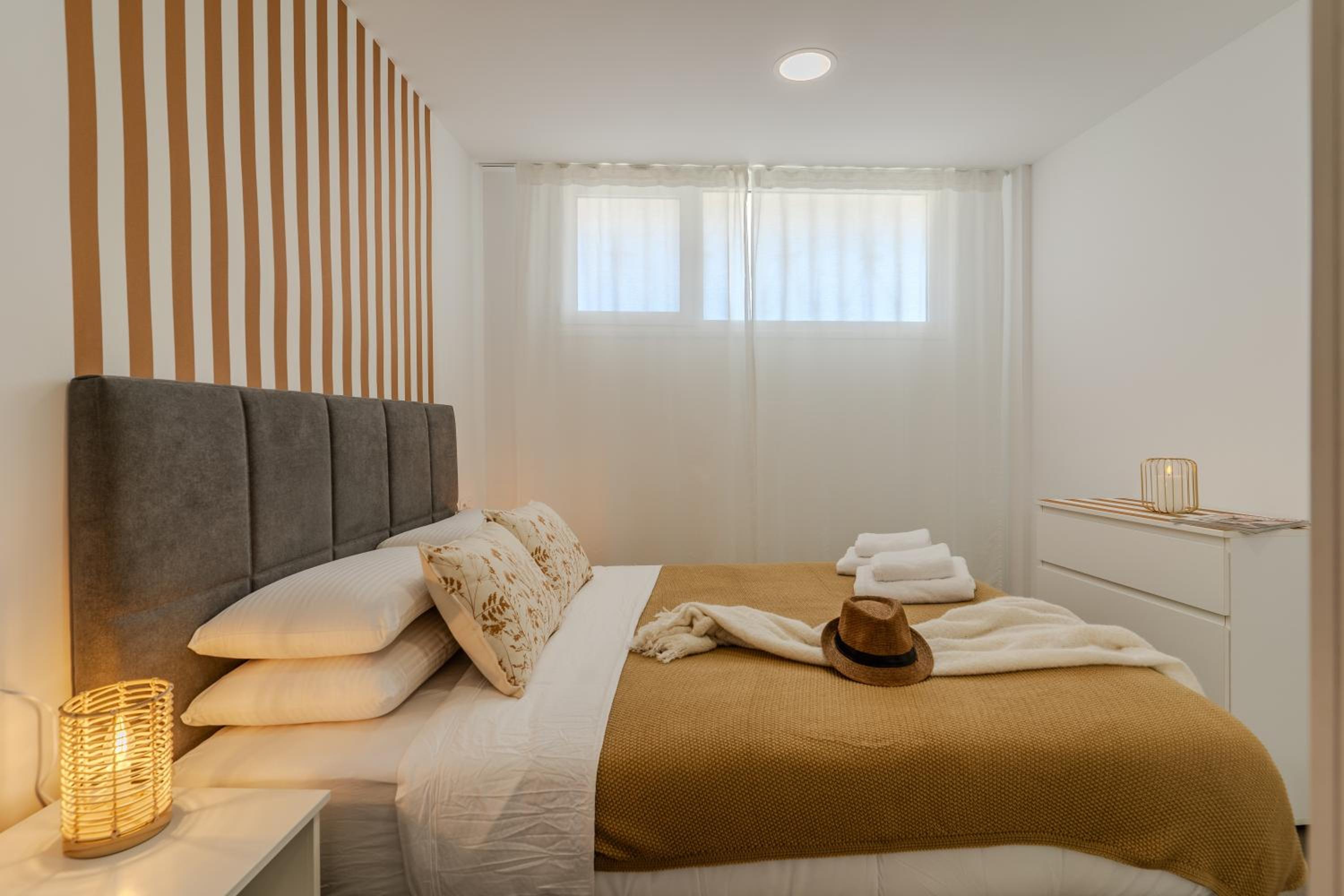 Central Las Americas apartment with ocean views