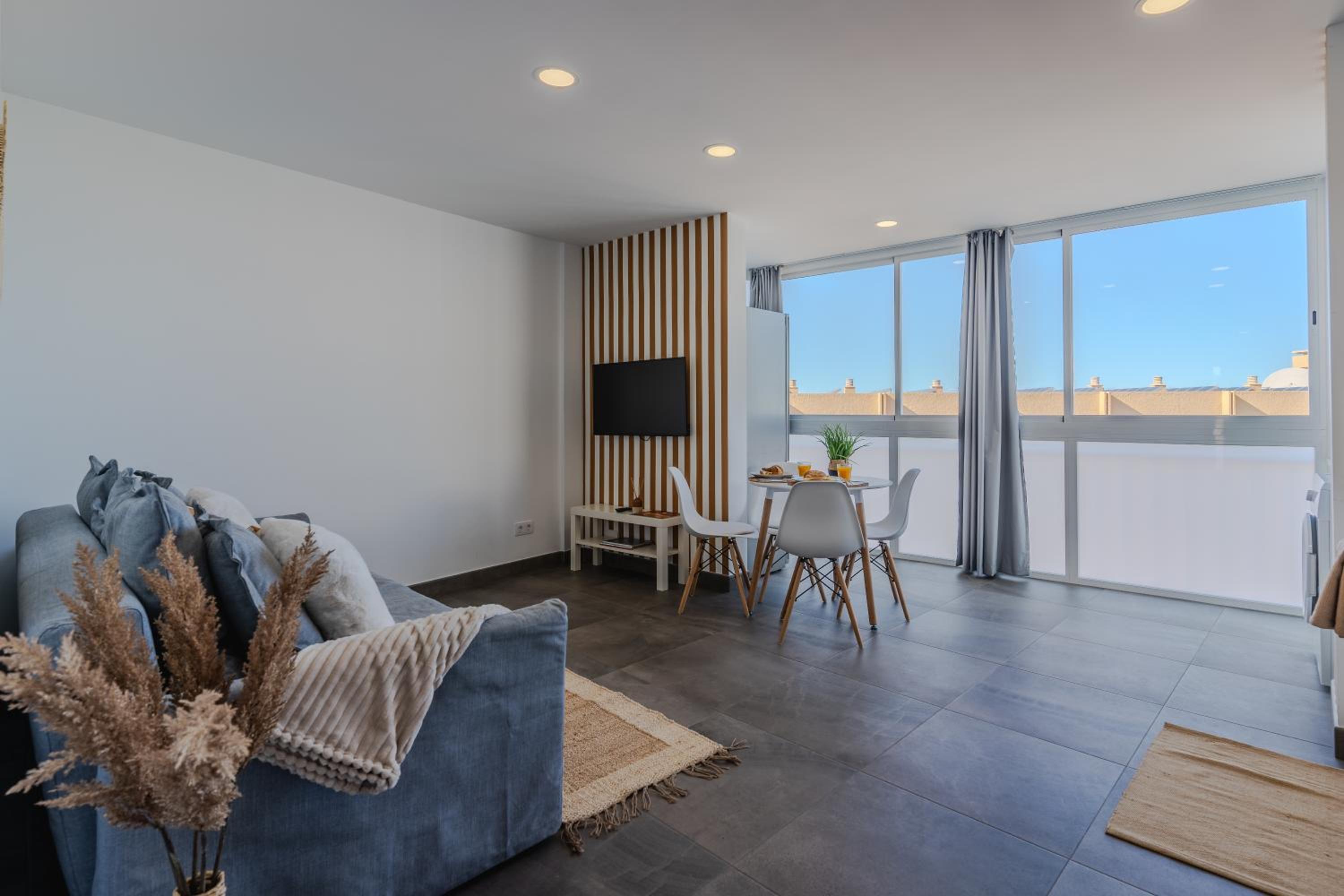 Central Las Americas apartment with ocean views