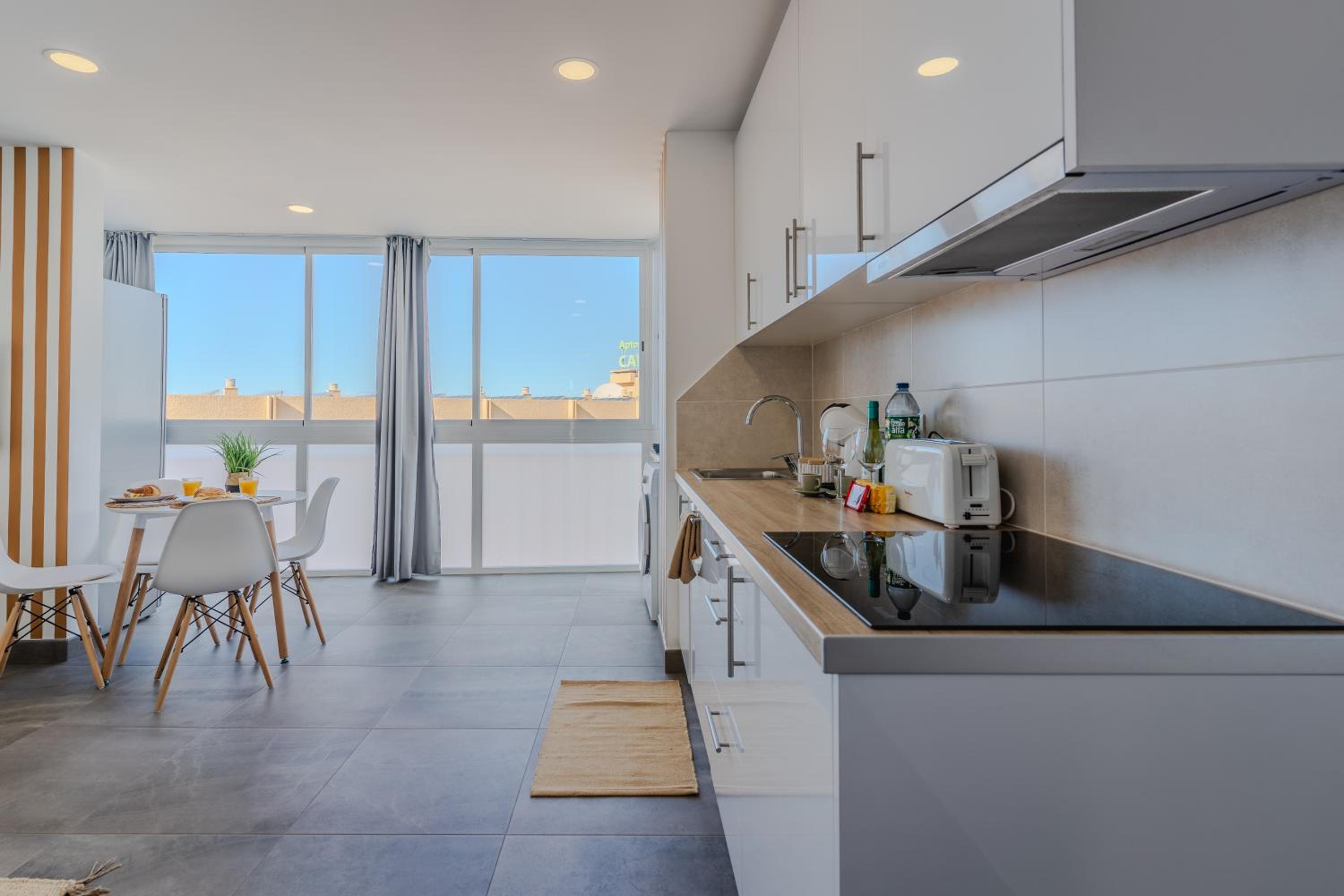 Central Las Americas apartment with ocean views