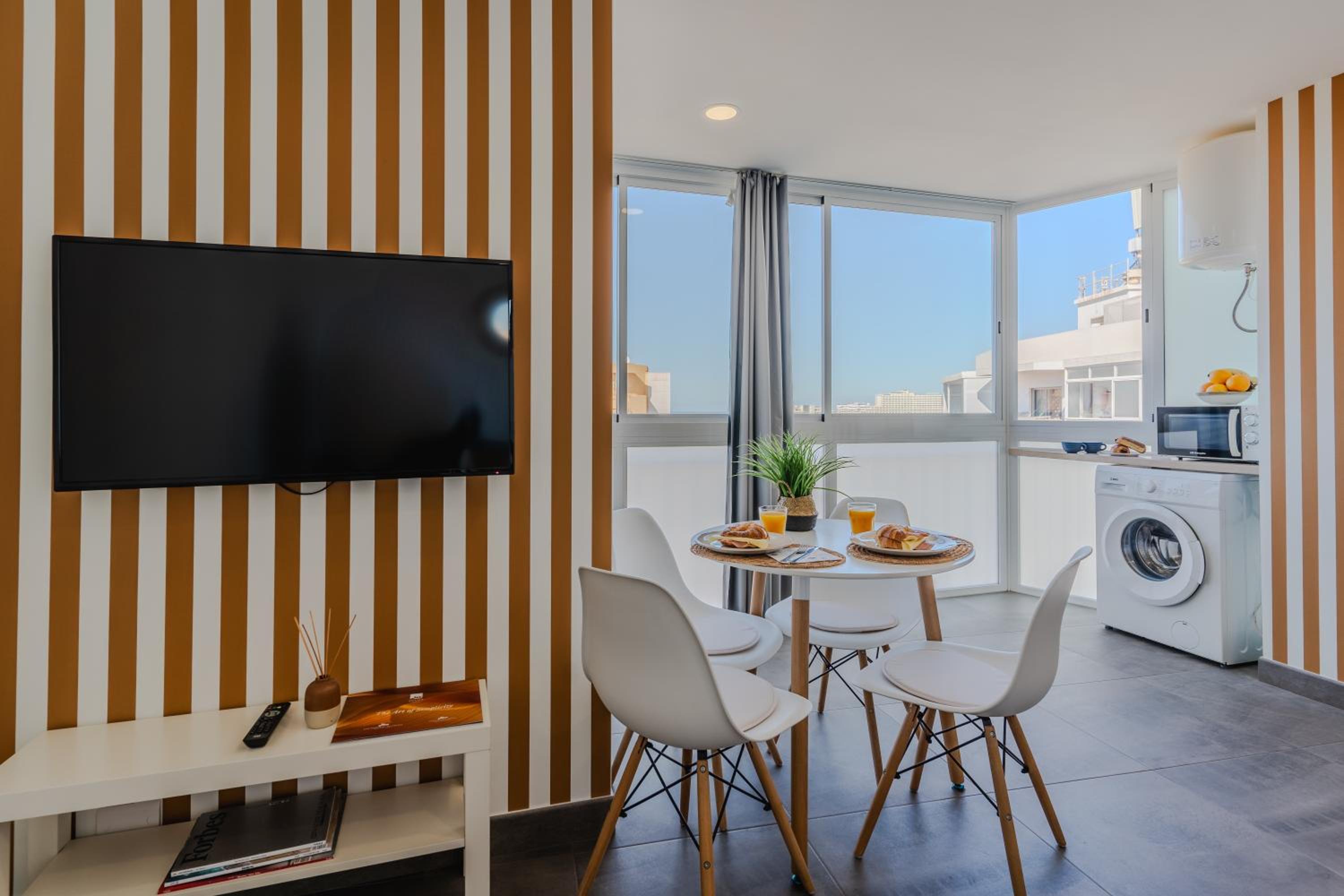 Central Las Americas apartment with ocean views
