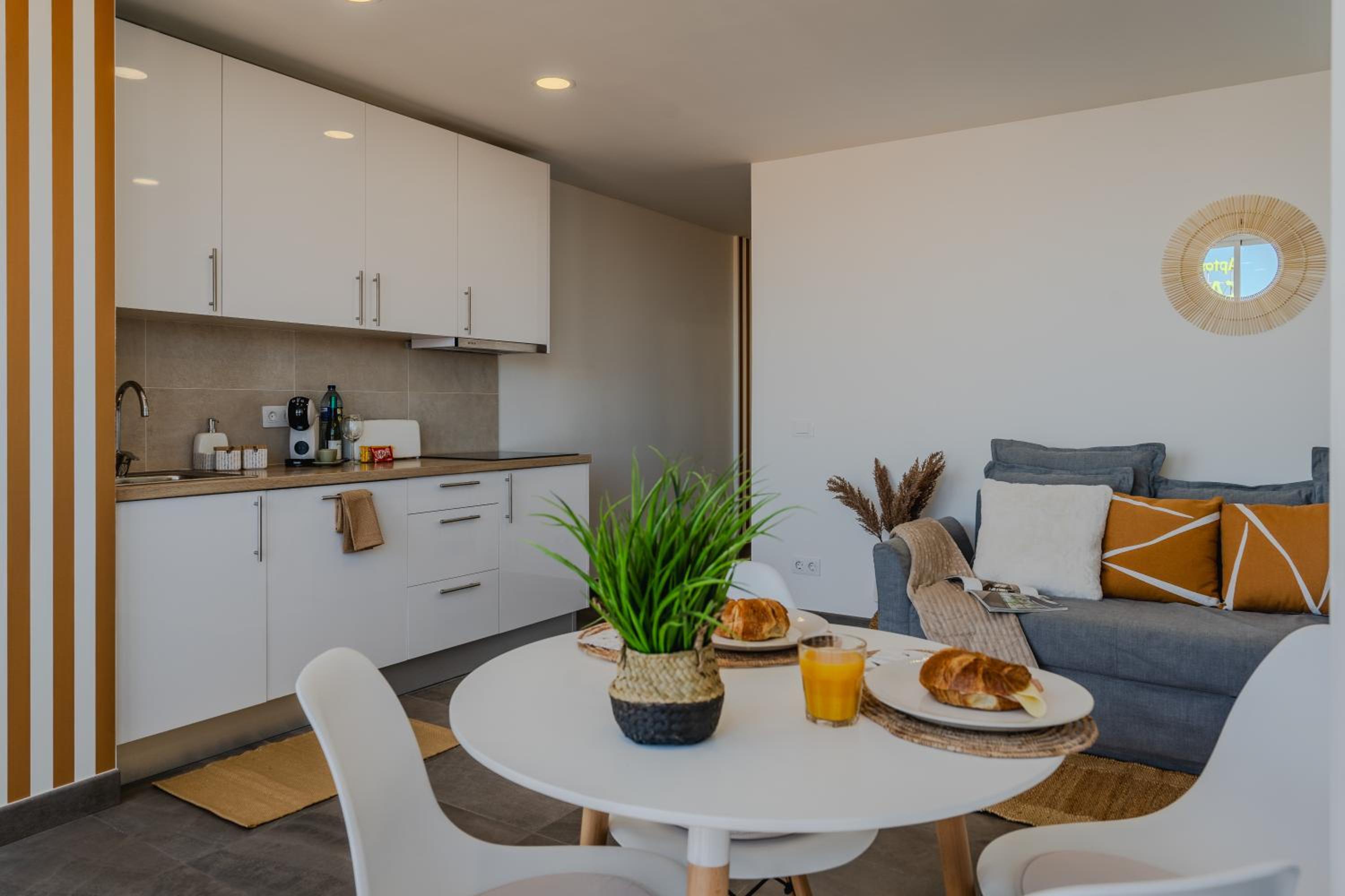 Central Las Americas apartment with ocean views