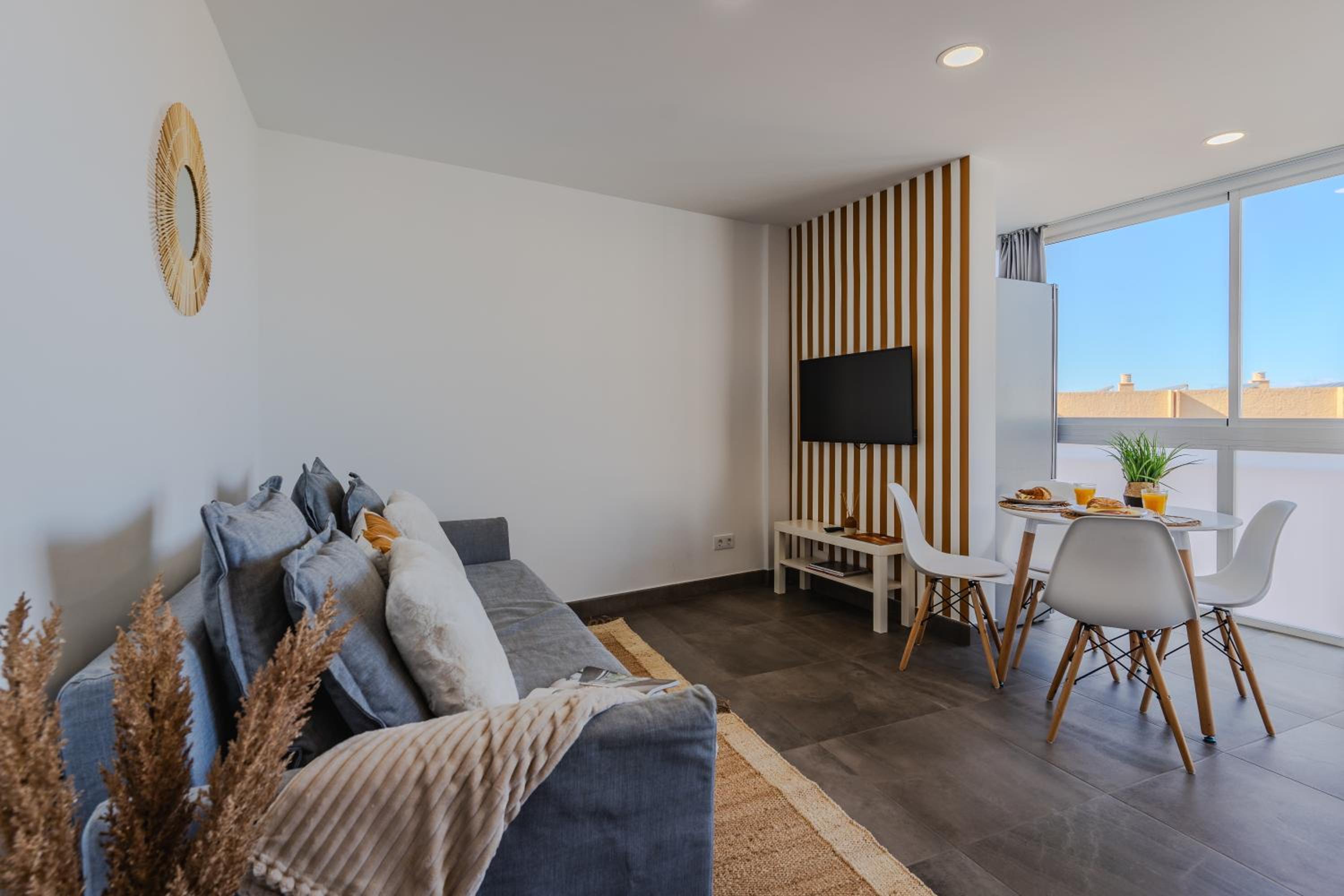 Central Las Americas apartment with ocean views