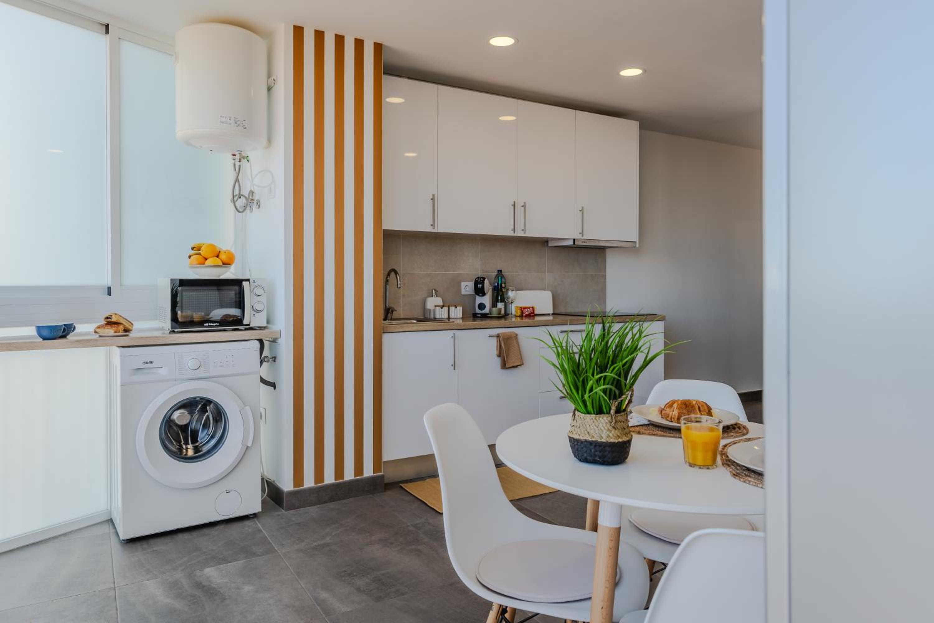 Central Las Americas apartment with ocean views