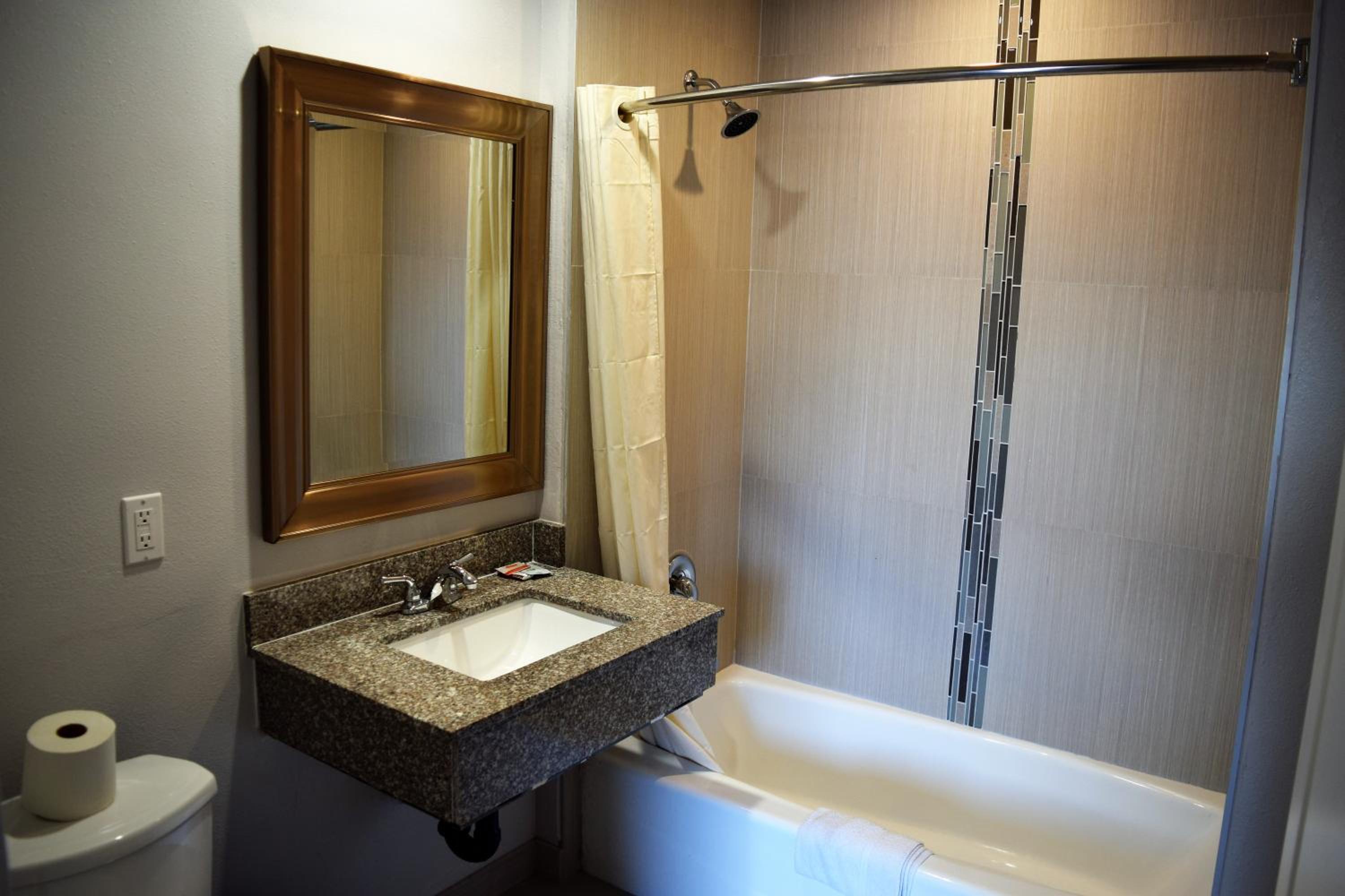 Deluxe Inn Hawthorne/ LAX