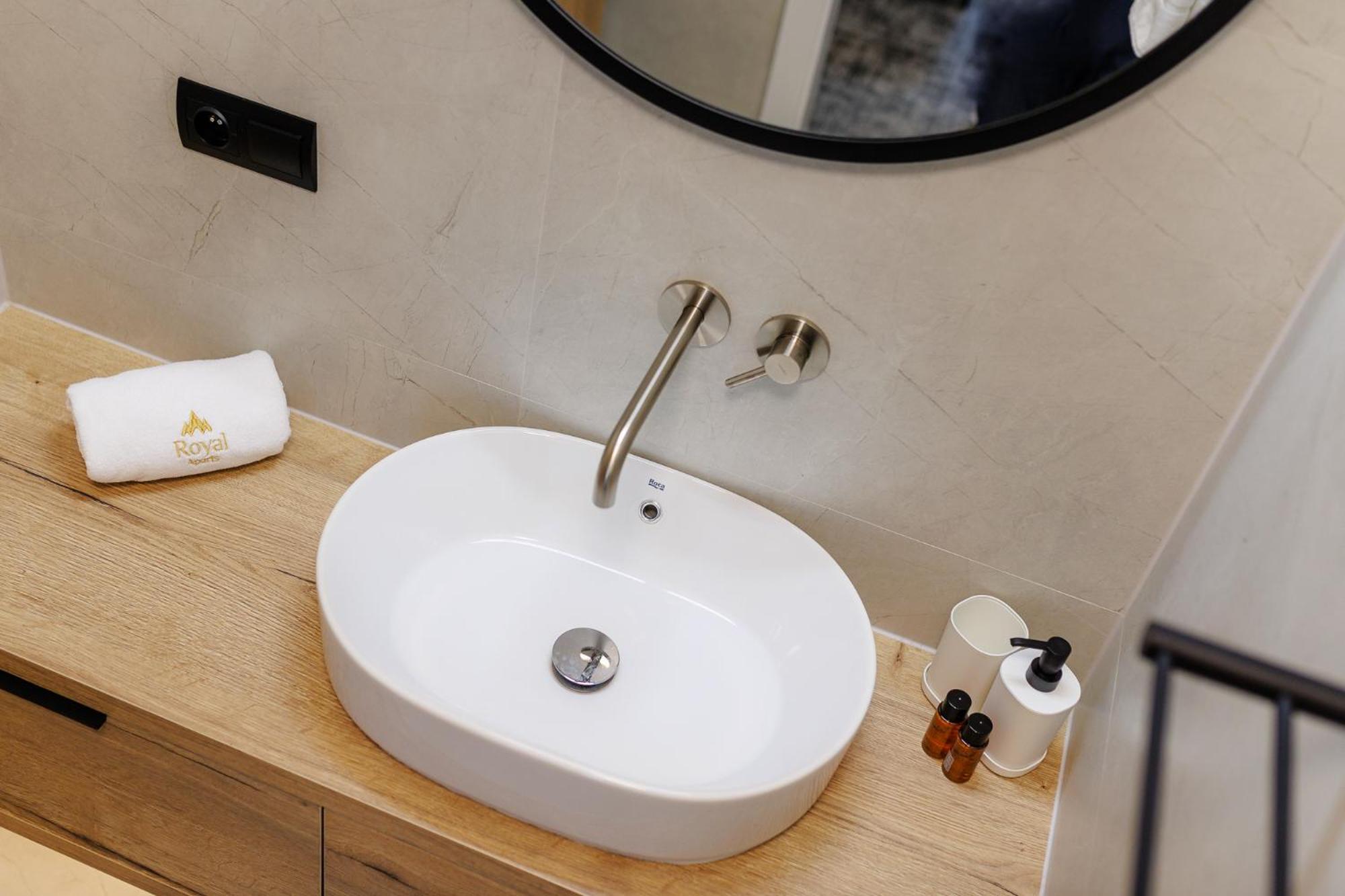 Rezydencja Harmony Land VIP z sauną i jacuzzi by Royal Aparts