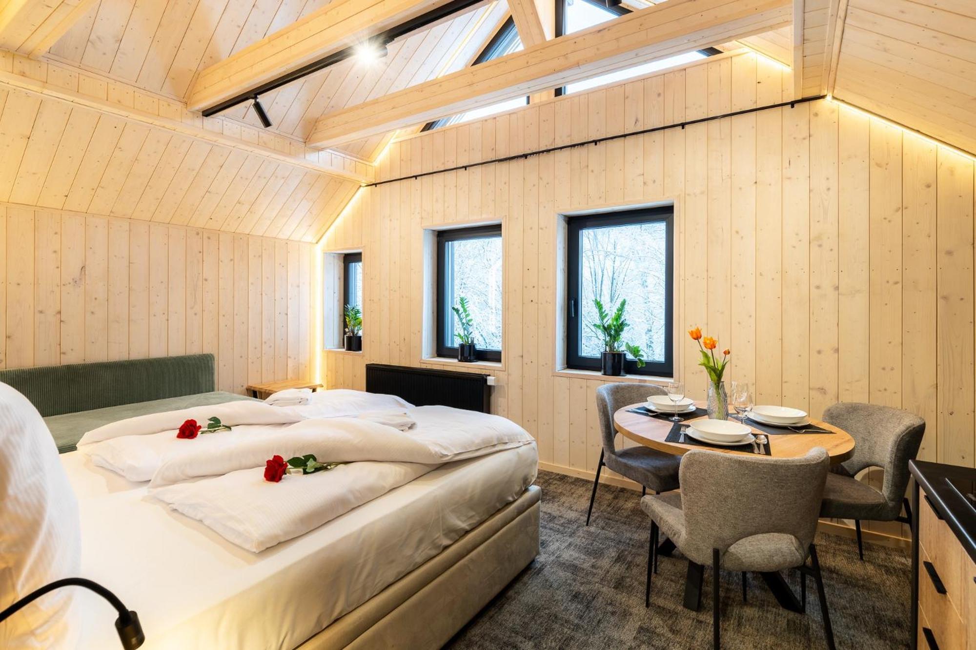 Rezydencja Harmony Land VIP z sauną i jacuzzi by Royal Aparts