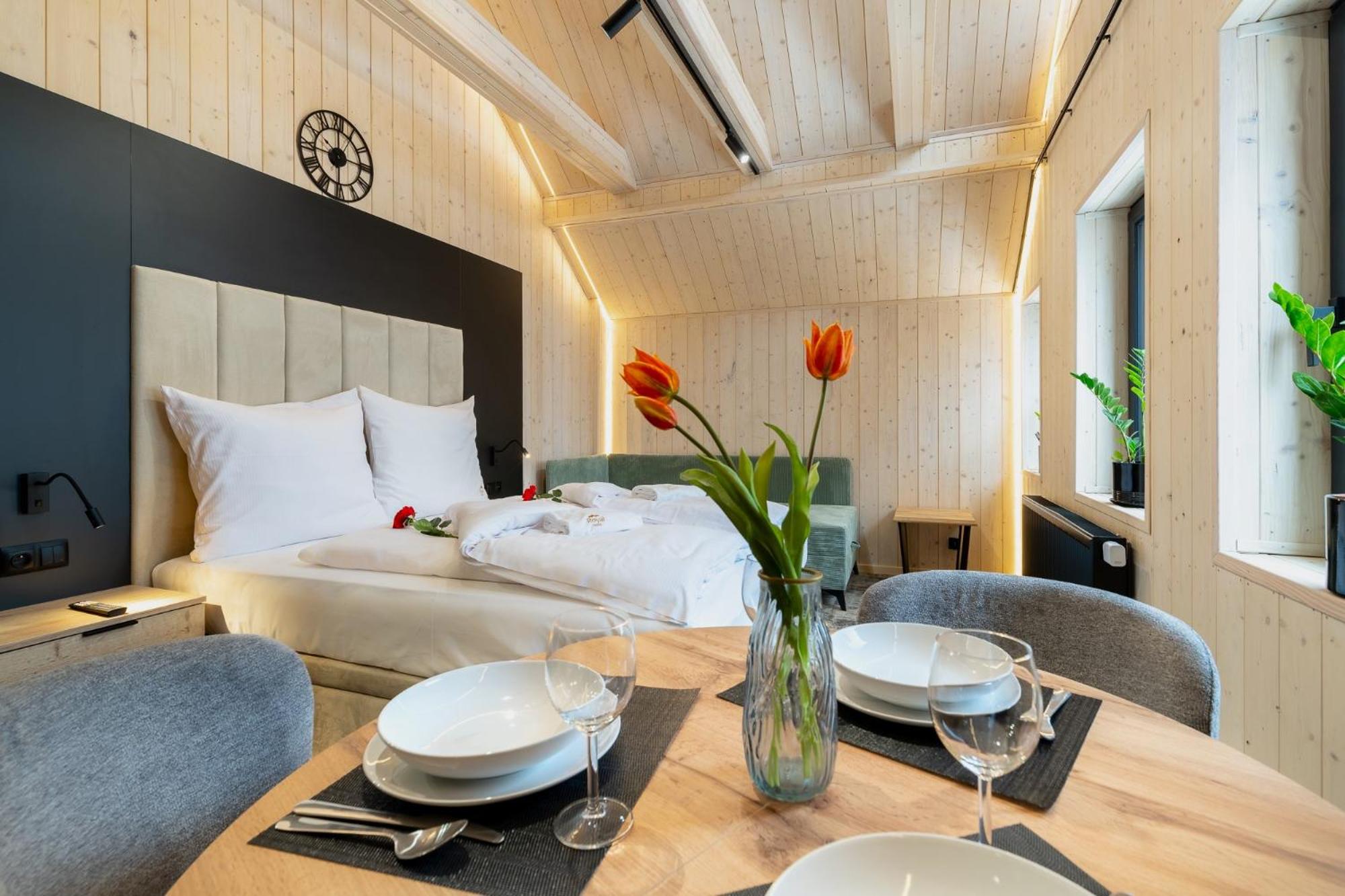 Rezydencja Harmony Land VIP z sauną i jacuzzi by Royal Aparts
