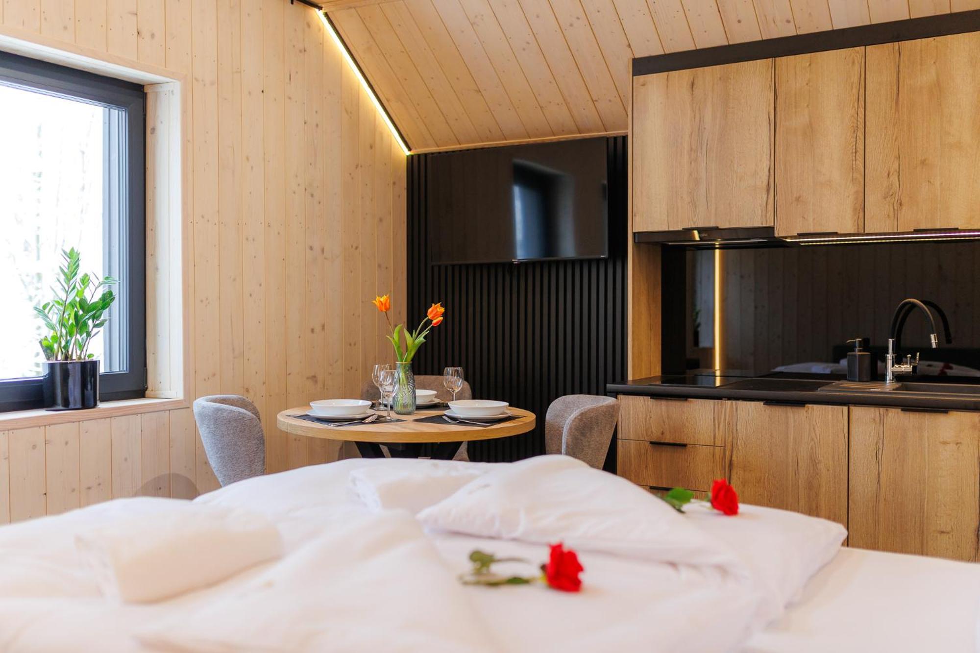 Rezydencja Harmony Land VIP z sauną i jacuzzi by Royal Aparts