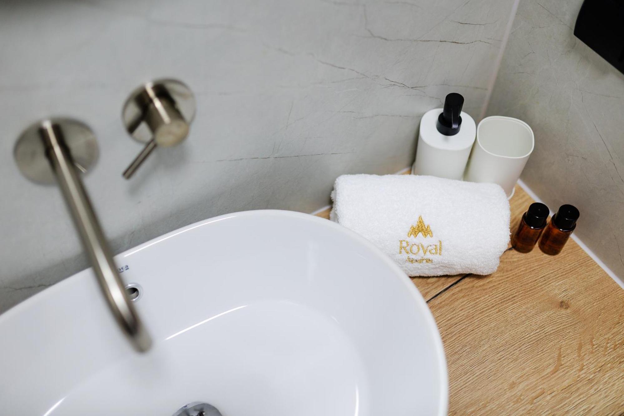 Rezydencja Harmony Land VIP z sauną i jacuzzi by Royal Aparts