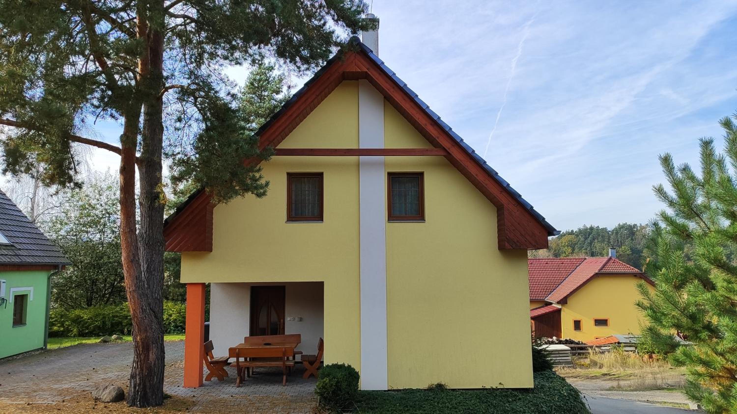 Resort Koloděje-žlutý dům