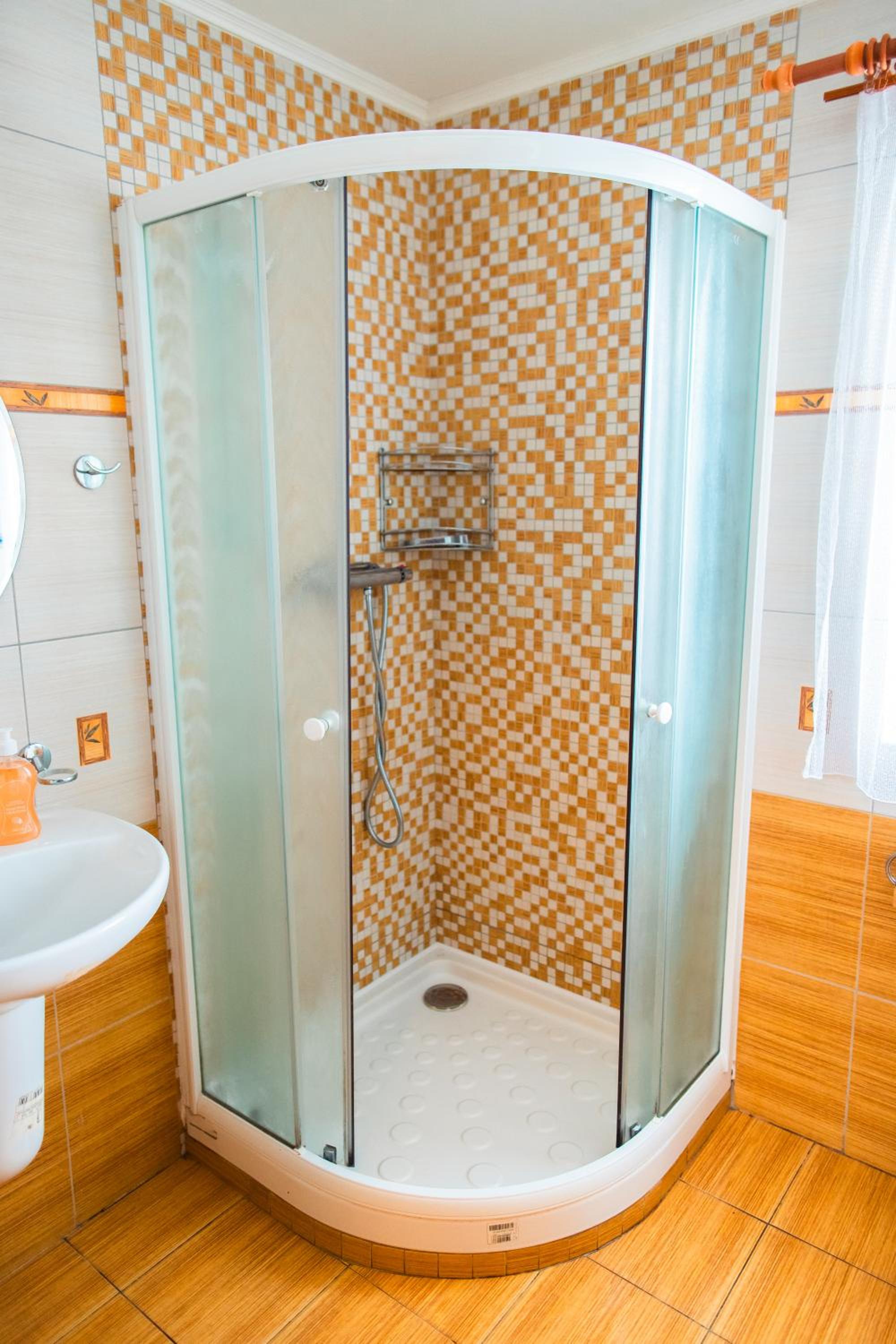 Resort Koloděje-žlutý dům