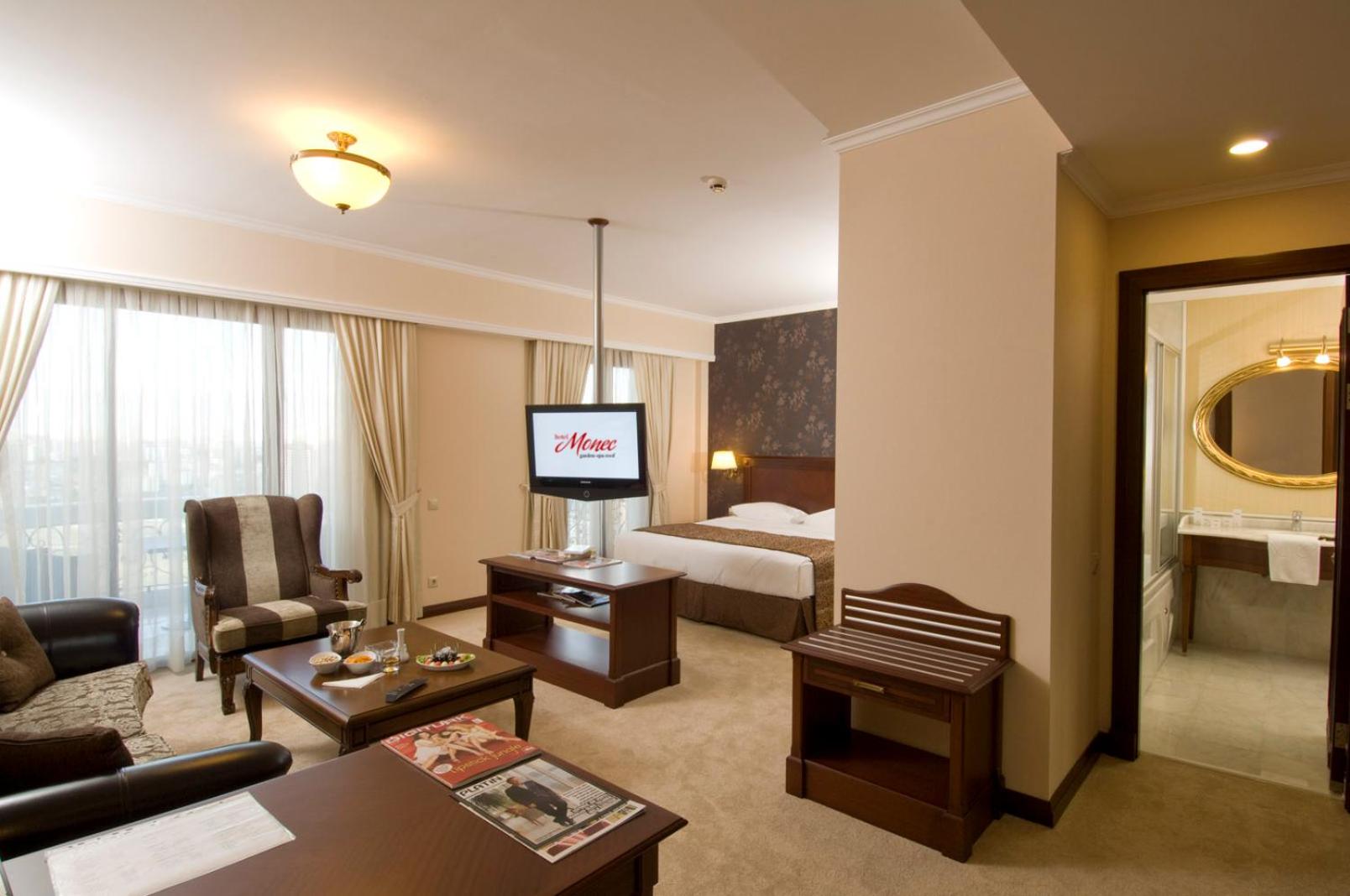 Hotel Monec - Image 11