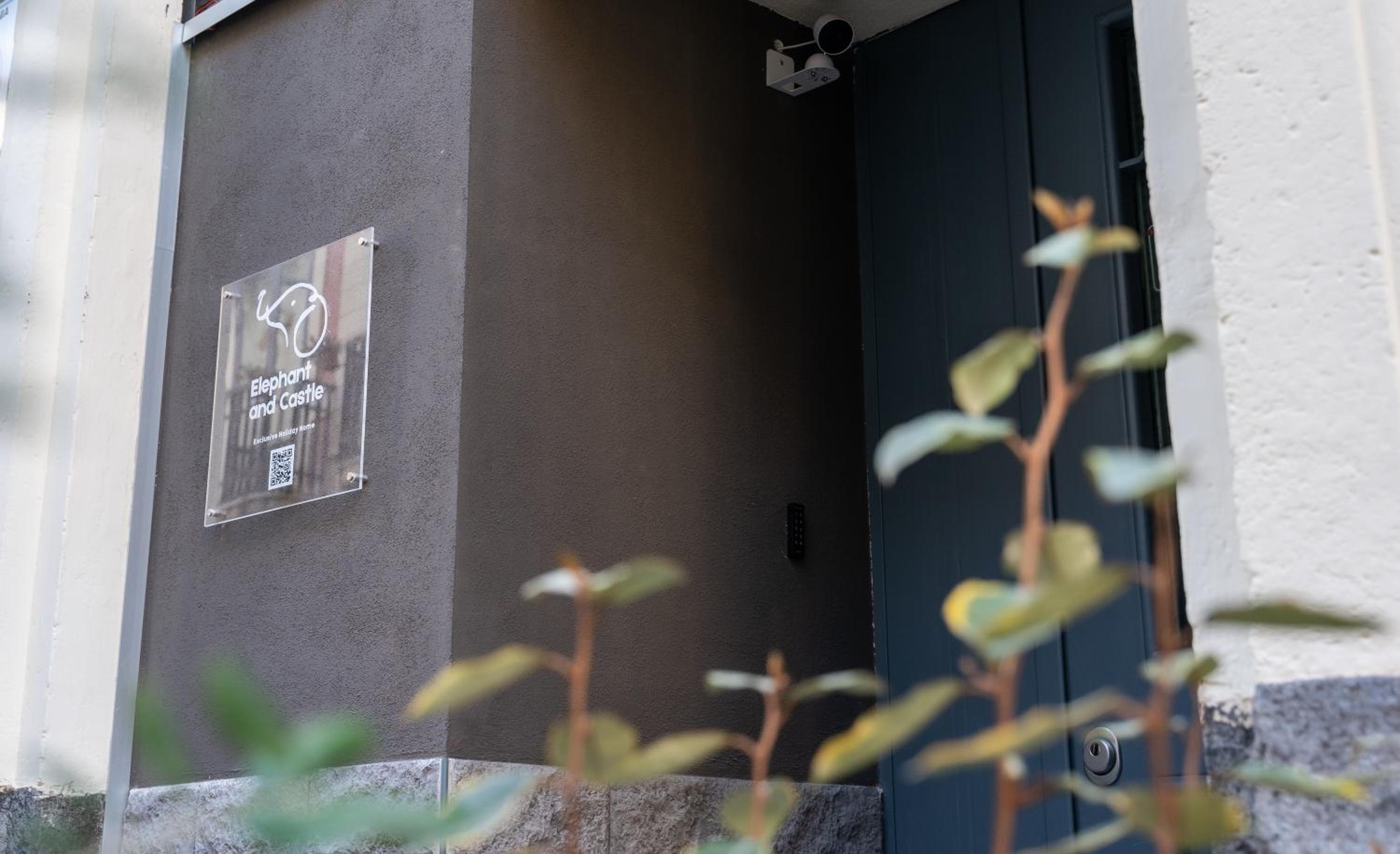 Elephant and Castle - Exclusive Holiday Home