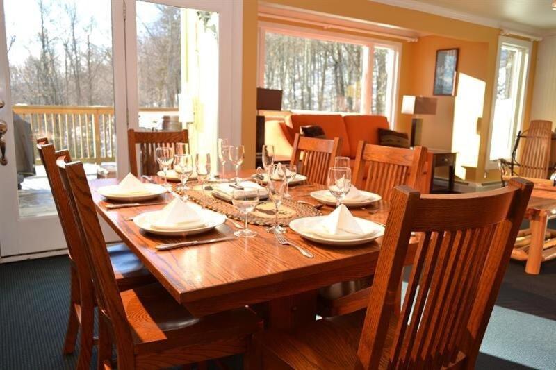 Trailside Village #1 - Slopeside 1BR with Hot Tub and Sauna, Ski In Ski Out, BBQ