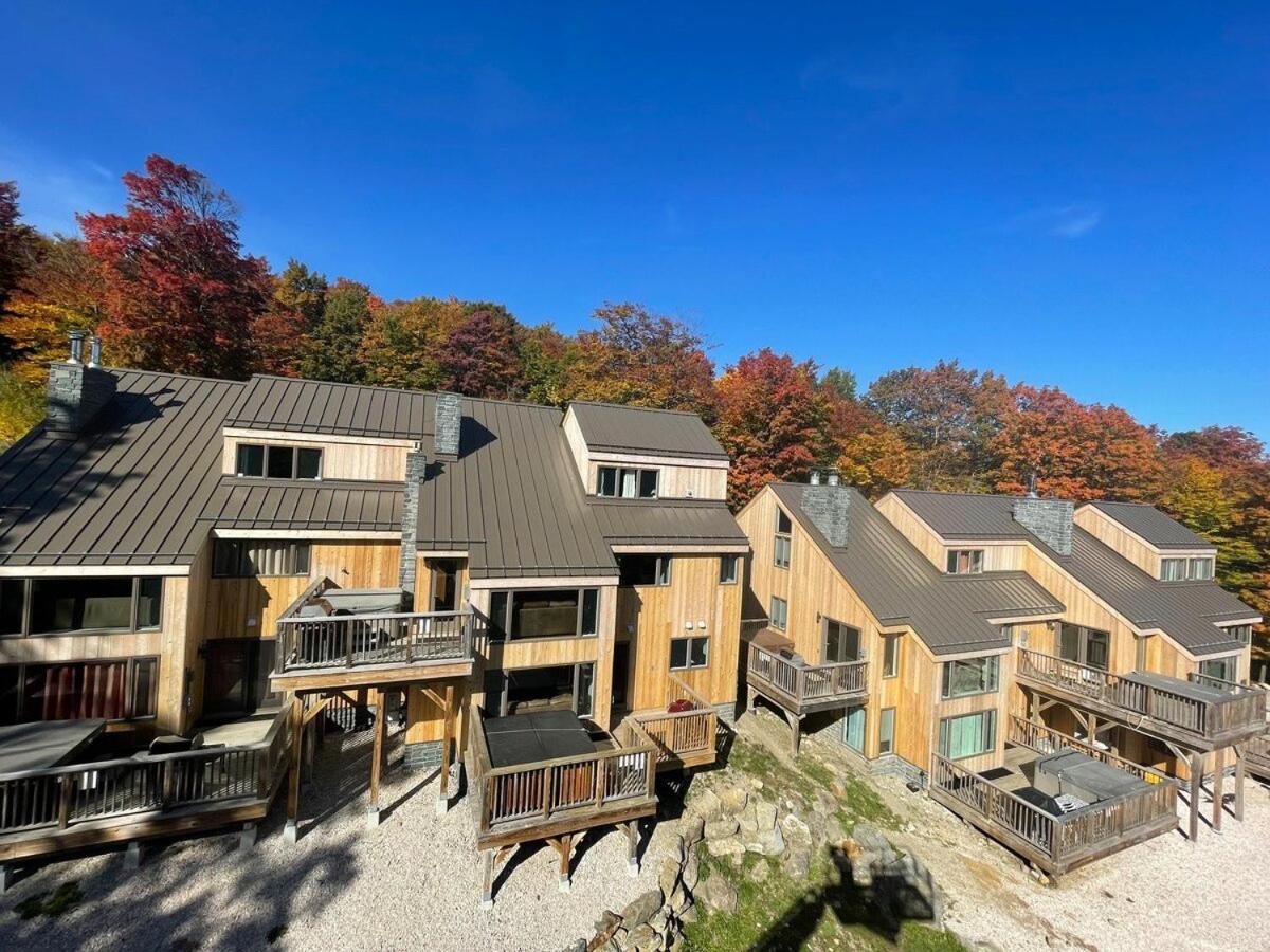 Trailside Village #1 - Slopeside 1BR with Hot Tub and Sauna, Ski In Ski Out, BBQ