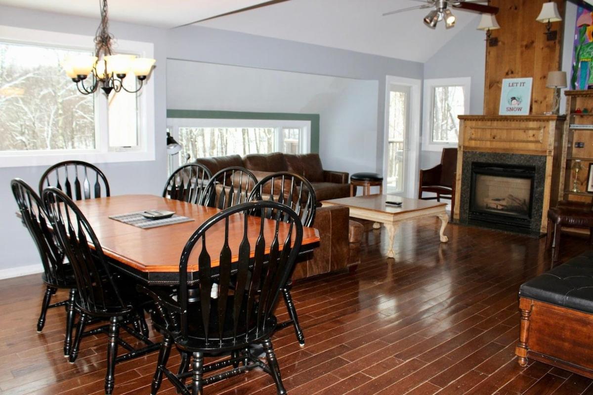Trailside Village #4 - Slopeside 3BR with Hot Tub and Sauna, Ski In Ski Out on Great Eastern Trail