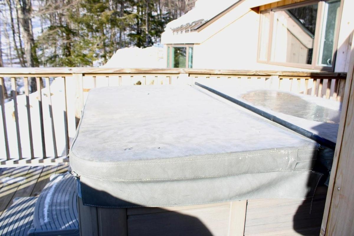 Trailside Village #4 - Slopeside 3BR with Hot Tub and Sauna, Ski In Ski Out on Great Eastern Trail