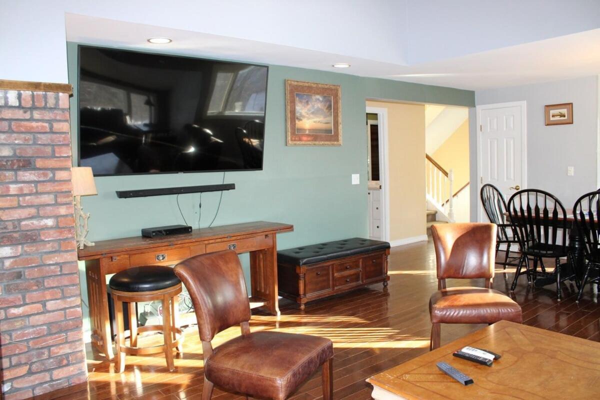 Trailside Village #4 - Slopeside 3BR with Hot Tub and Sauna, Ski In Ski Out on Great Eastern Trail