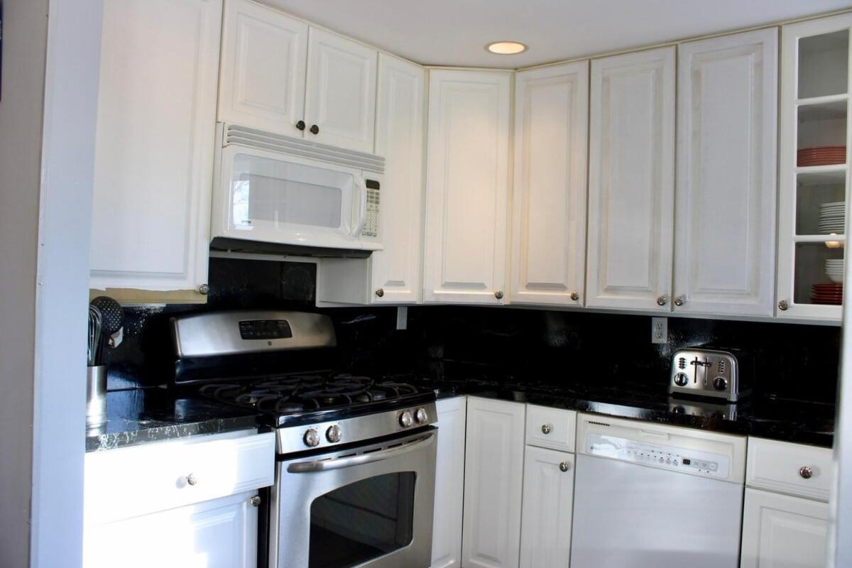 Trailside Village #4 - Slopeside 3BR with Hot Tub and Sauna, Ski In Ski Out on Great Eastern Trail