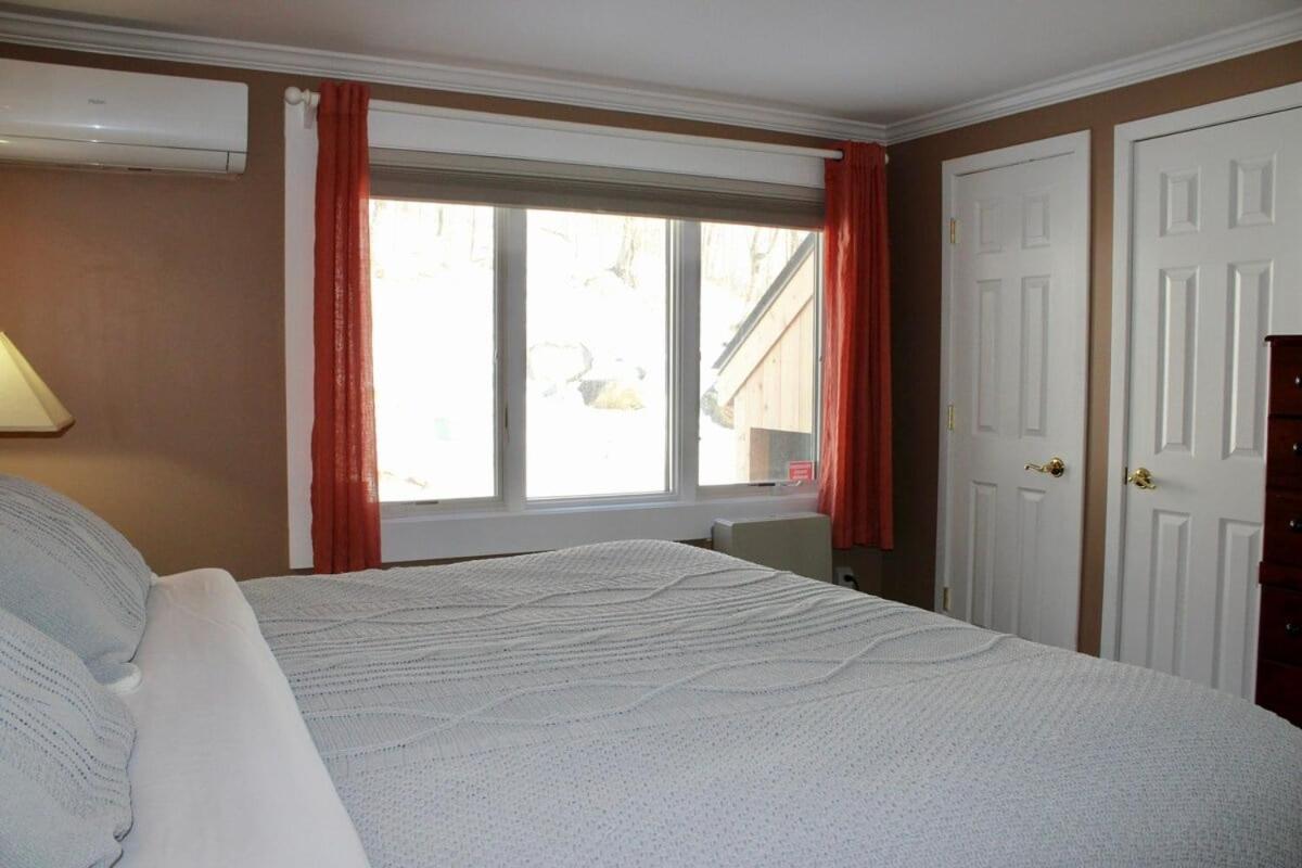 Trailside Village #4 - Slopeside 3BR with Hot Tub and Sauna, Ski In Ski Out on Great Eastern Trail