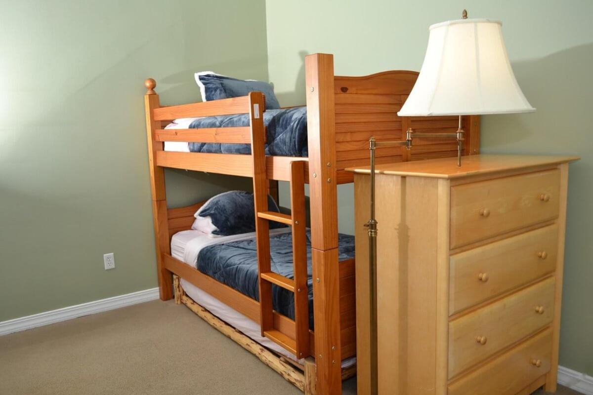 Trailside Village #4 - Slopeside 3BR with Hot Tub and Sauna, Ski In Ski Out on Great Eastern Trail