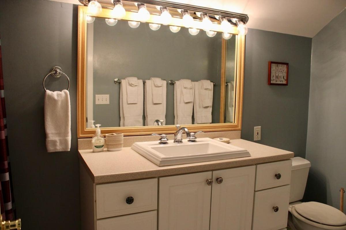 Trailside Village #4 - Slopeside 3BR with Hot Tub and Sauna, Ski In Ski Out on Great Eastern Trail