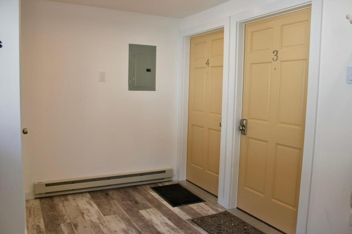 Trailside Village #4 - Slopeside 3BR with Hot Tub and Sauna, Ski In Ski Out on Great Eastern Trail
