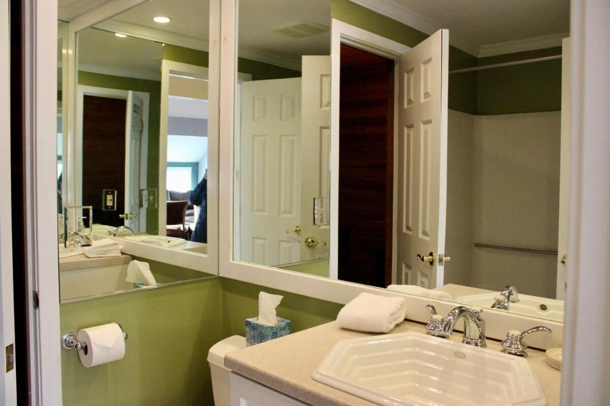 Trailside Village #4 - Slopeside 3BR with Hot Tub and Sauna, Ski In Ski Out on Great Eastern Trail