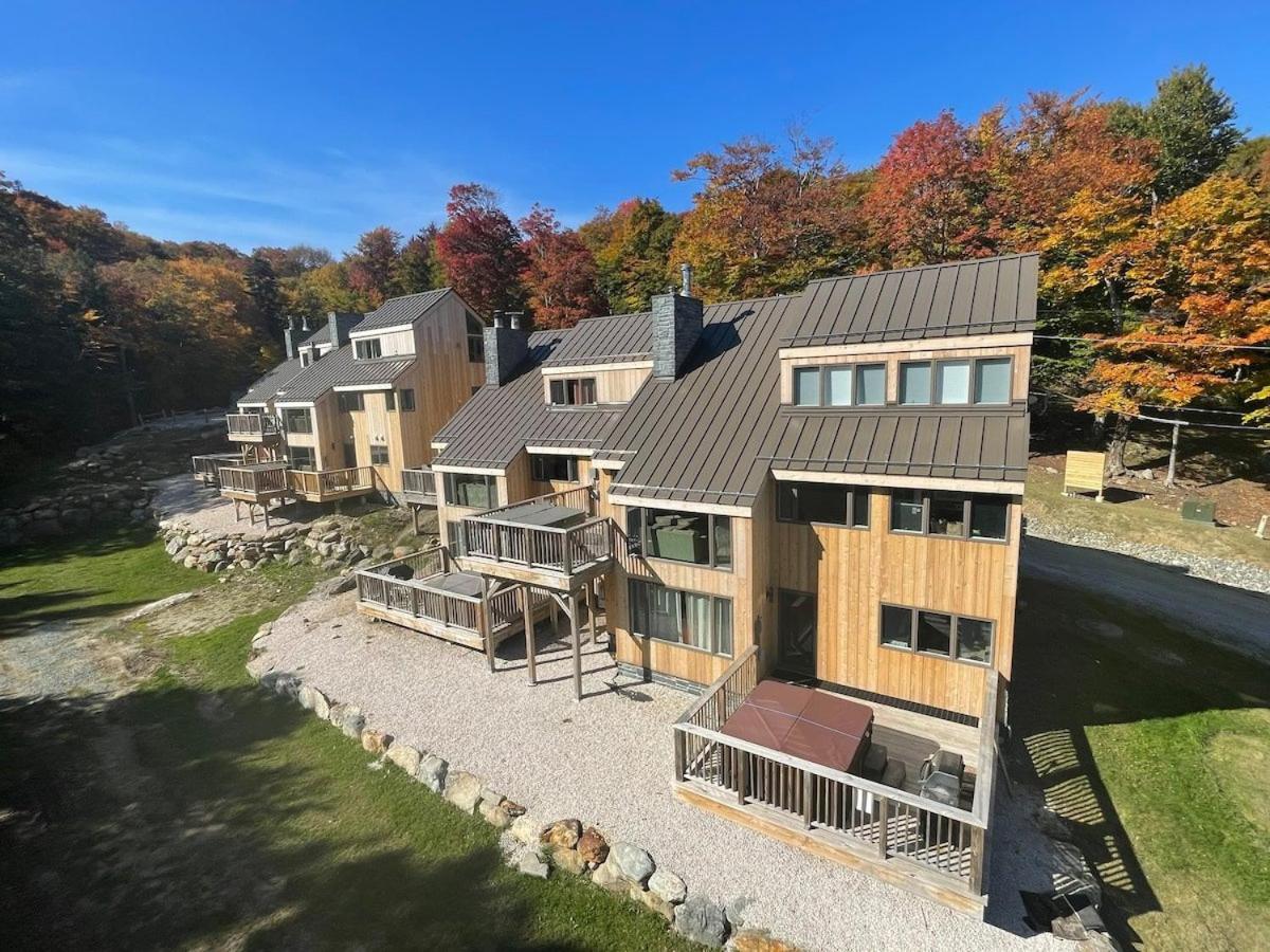 Trailside Village #4 - Slopeside 3BR with Hot Tub and Sauna, Ski In Ski Out on Great Eastern Trail