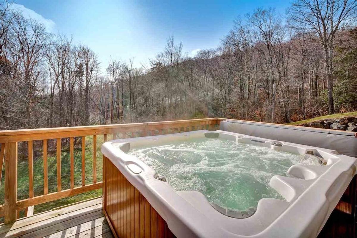 Trailside Village #3 - Slopeside 1BR with Hot Tub and Sauna, Ski In Ski Out with Ski Rental Deals