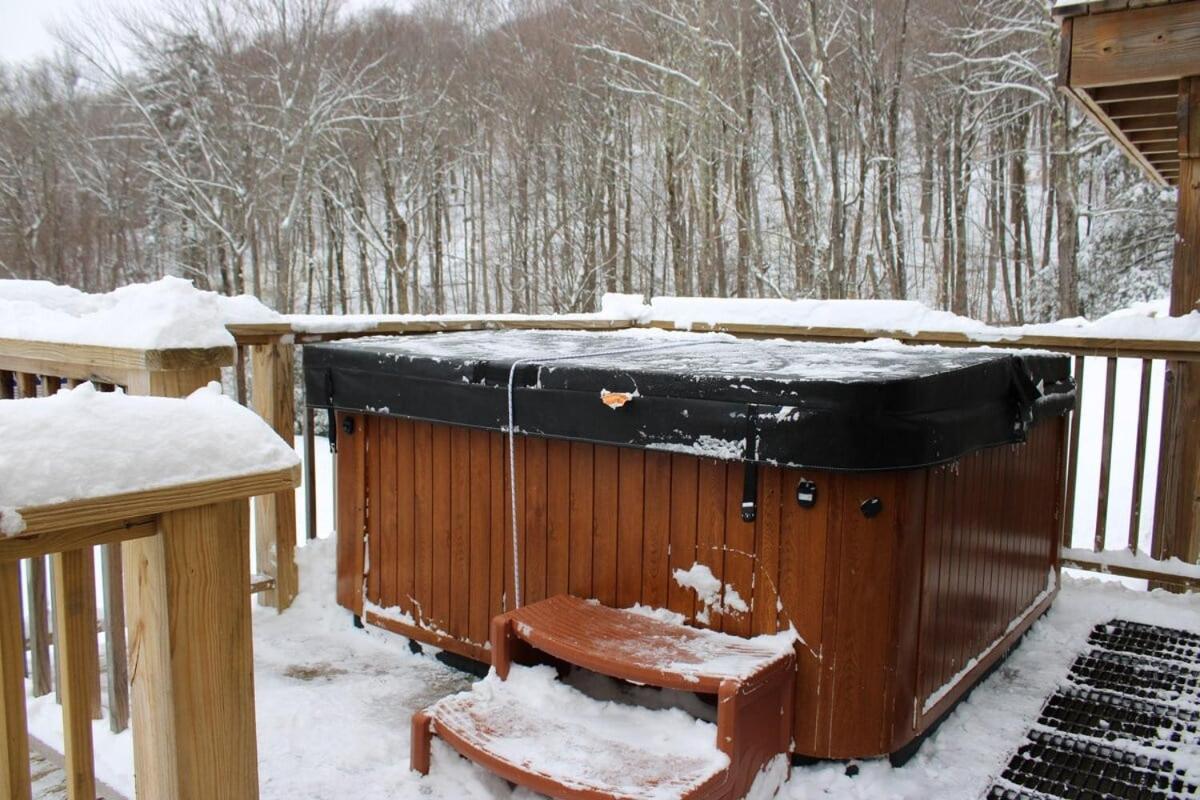 Trailside Village #3 - Slopeside 1BR with Hot Tub and Sauna, Ski In Ski Out with Ski Rental Deals