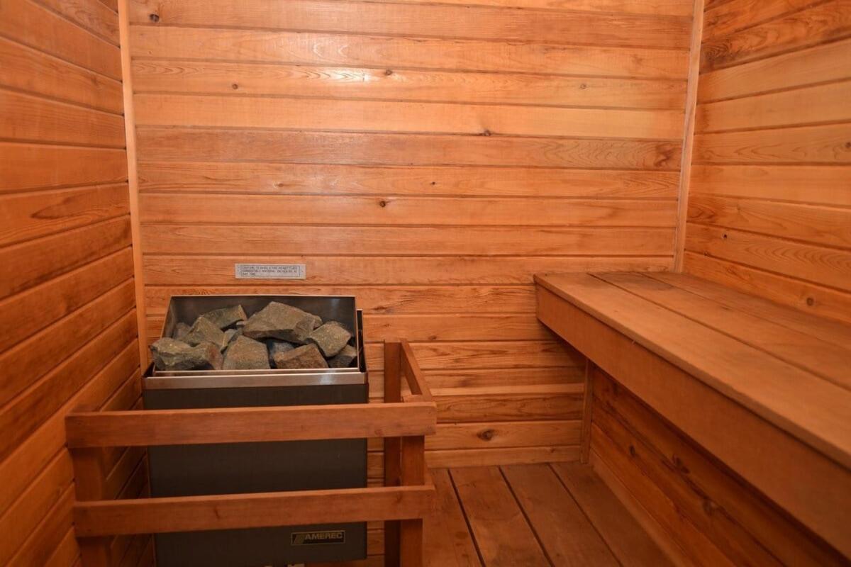Trailside Village #5 - Slopeside 1BR with Hot Tub and Sauna, Ski In Ski Out on Great Eastern Trail