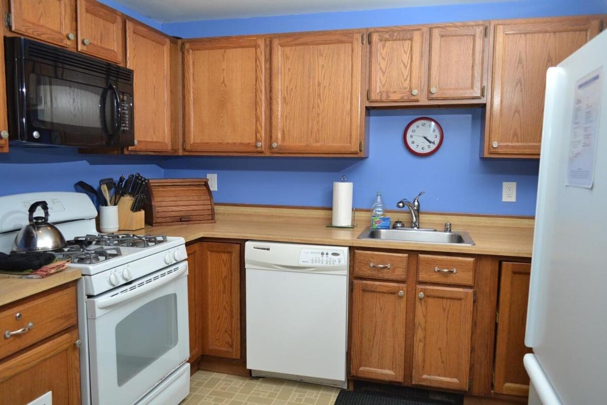 Trailside Village #5 - Slopeside 1BR with Hot Tub and Sauna, Ski In Ski Out on Great Eastern Trail