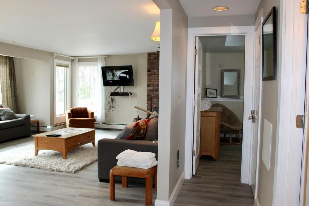 Trailside Village #5 - Slopeside 1BR with Hot Tub and Sauna, Ski In Ski Out on Great Eastern Trail