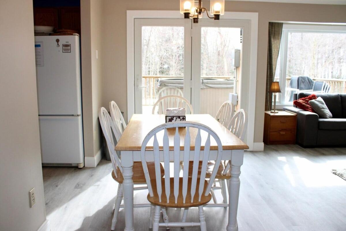 Trailside Village #5 - Slopeside 1BR with Hot Tub and Sauna, Ski In Ski Out on Great Eastern Trail