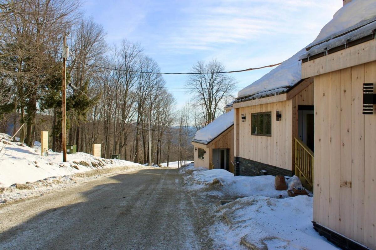 Trailside Village #5 - Slopeside 1BR with Hot Tub and Sauna, Ski In Ski Out on Great Eastern Trail