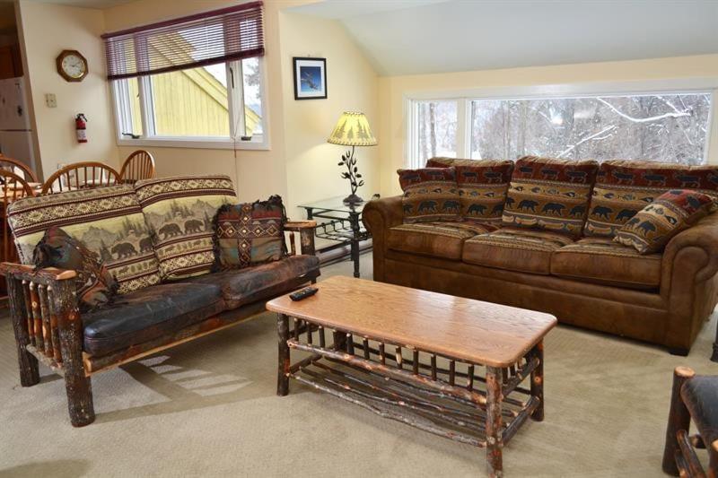 Trailside Village #6 - Slopeside 3BR 2BA, Hot Tub, Sauna, Ski In Ski Out on Great Eastern