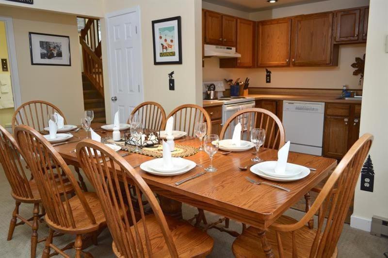 Trailside Village #6 - Slopeside 3BR 2BA, Hot Tub, Sauna, Ski In Ski Out on Great Eastern